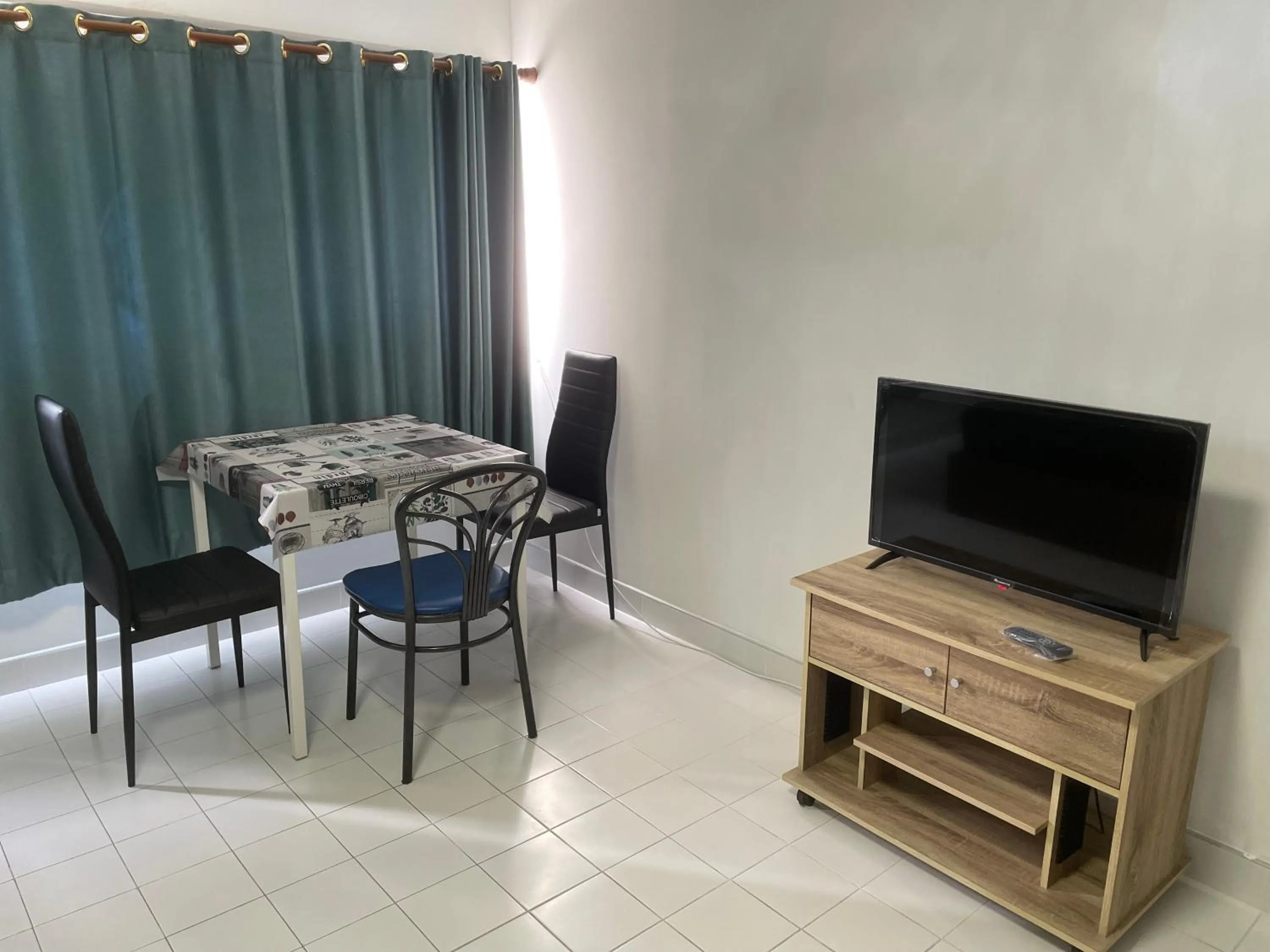 TV and multimedia in Dailyroom C3,C4by Anna