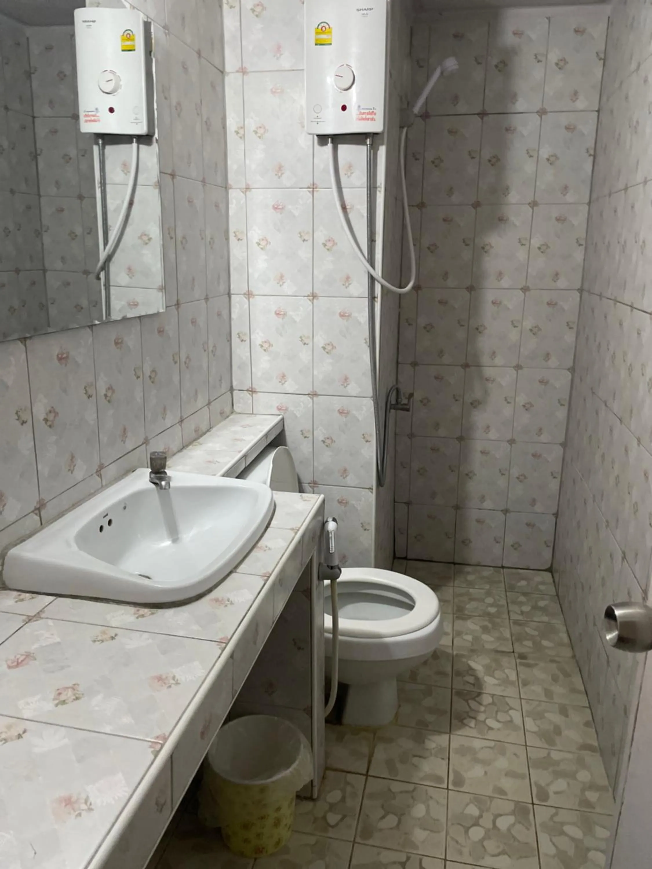 Shower in Dailyroom C3,C4by Anna