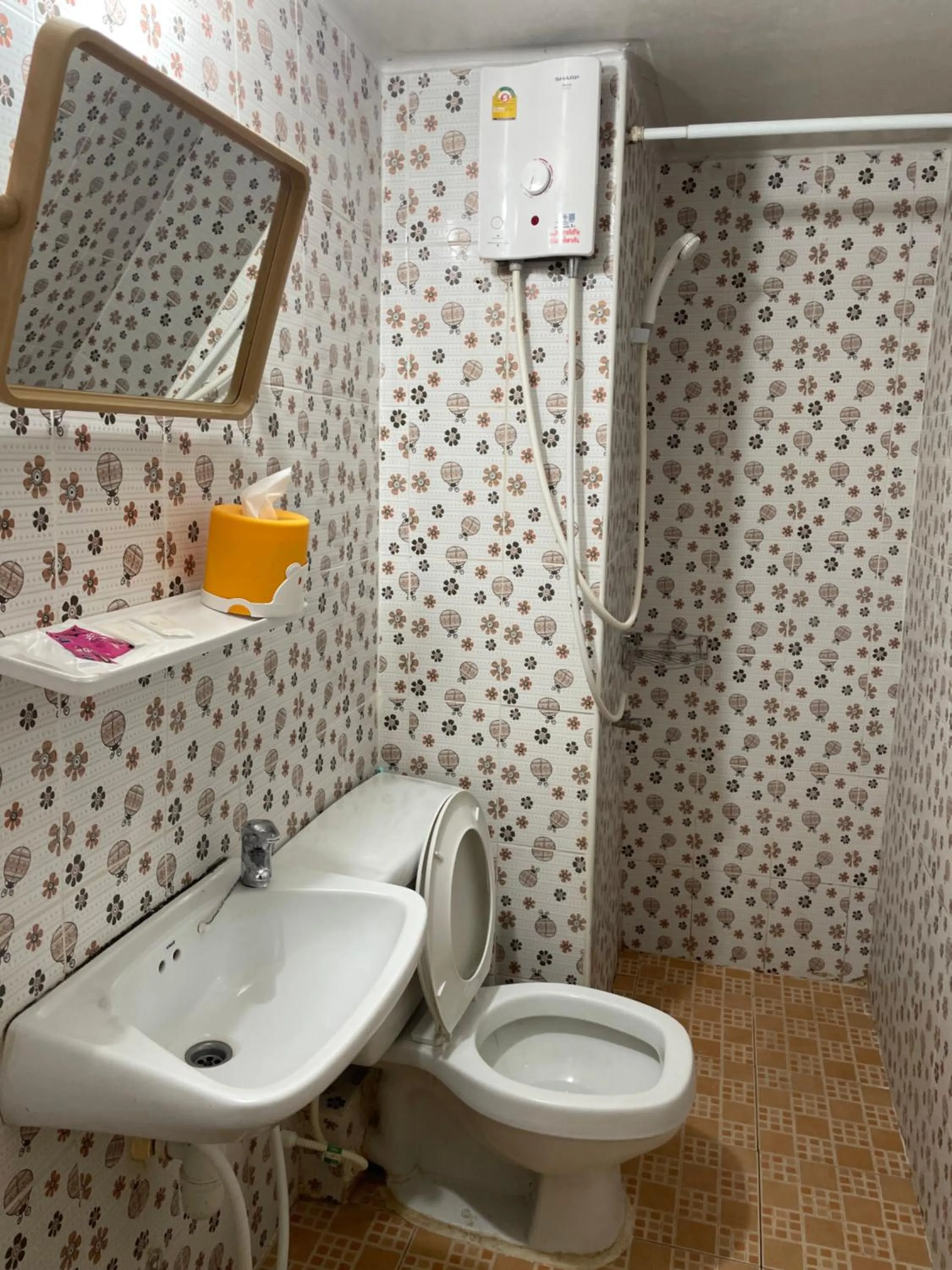 Shower in Dailyroom C3,C4by Anna