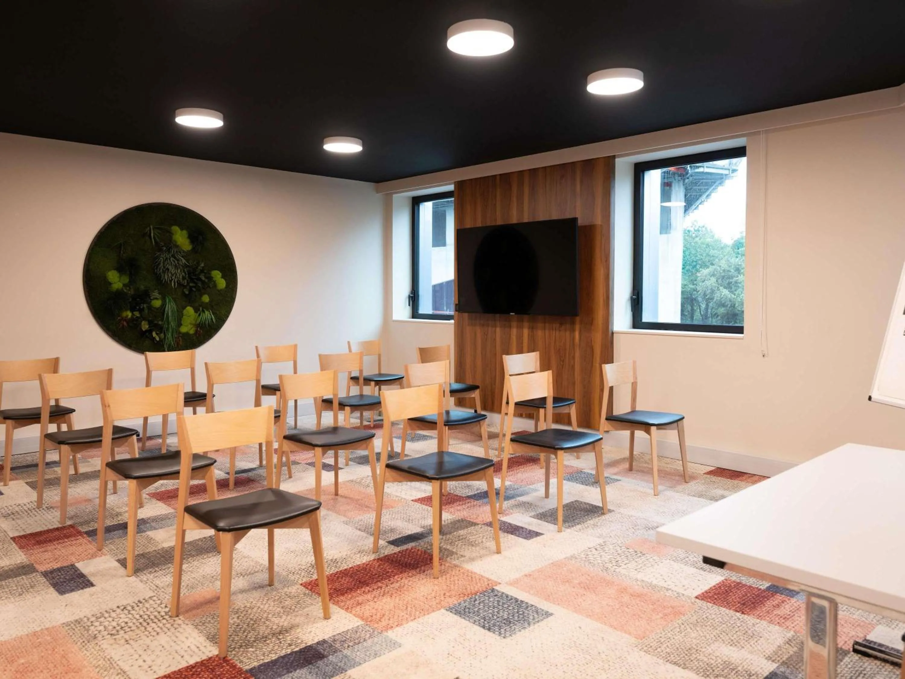 Meeting/conference room in ibis Styles Paris Meteor Avenue d'Italie