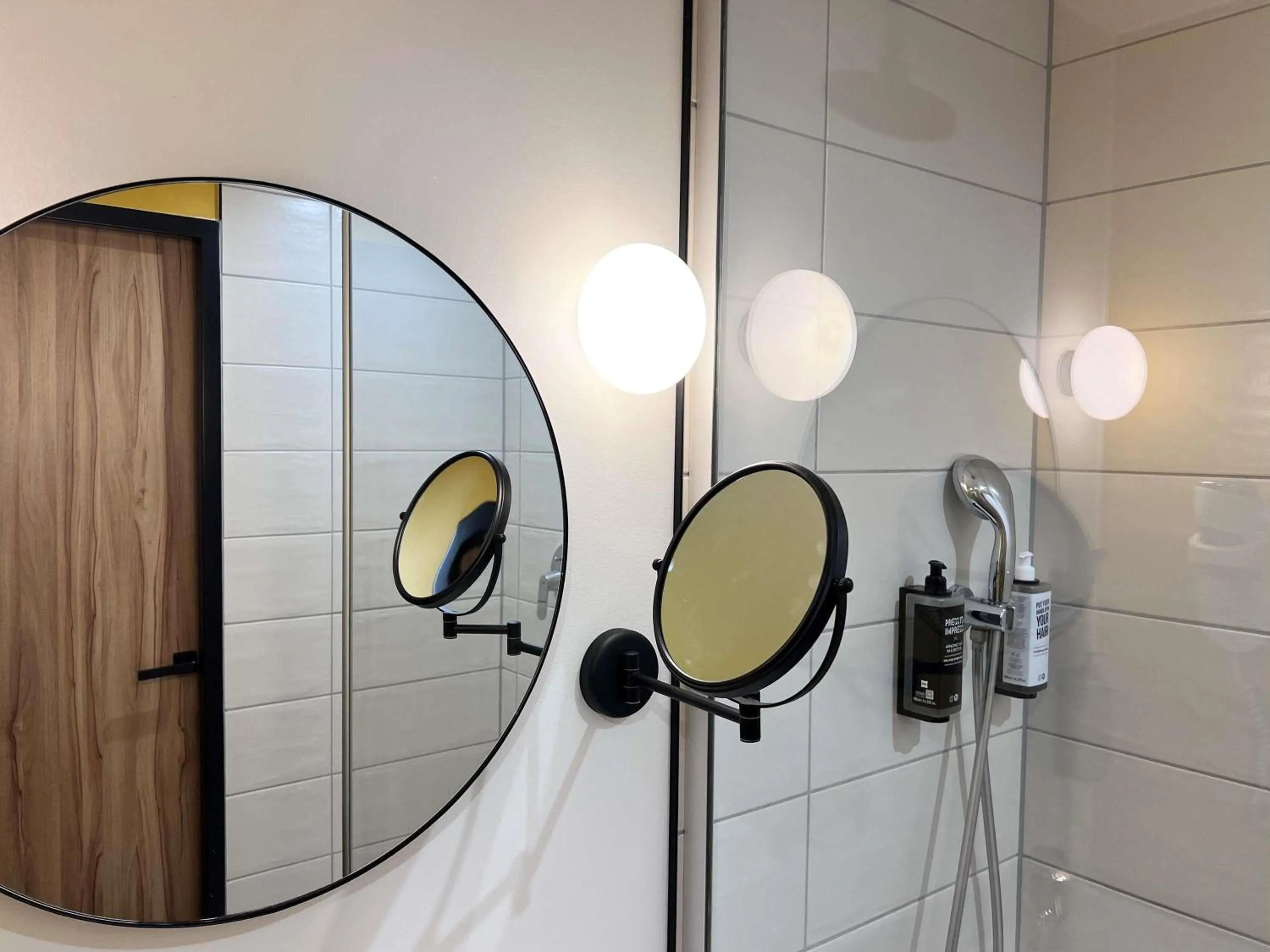 Bedroom in ibis Styles Paris Meteor Avenue d'Italie