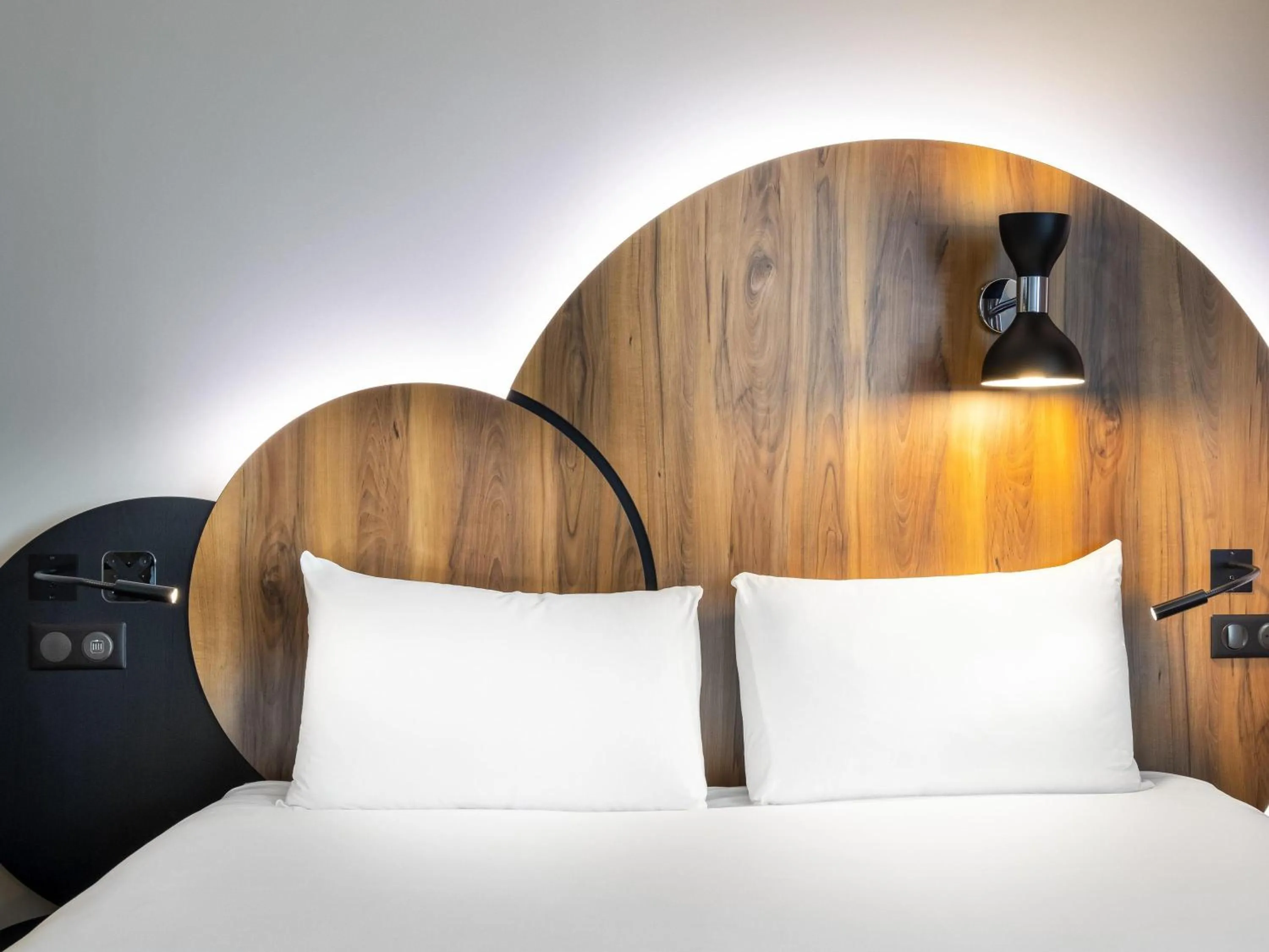 Bedroom, Bed in ibis Styles Paris Meteor Avenue d'Italie