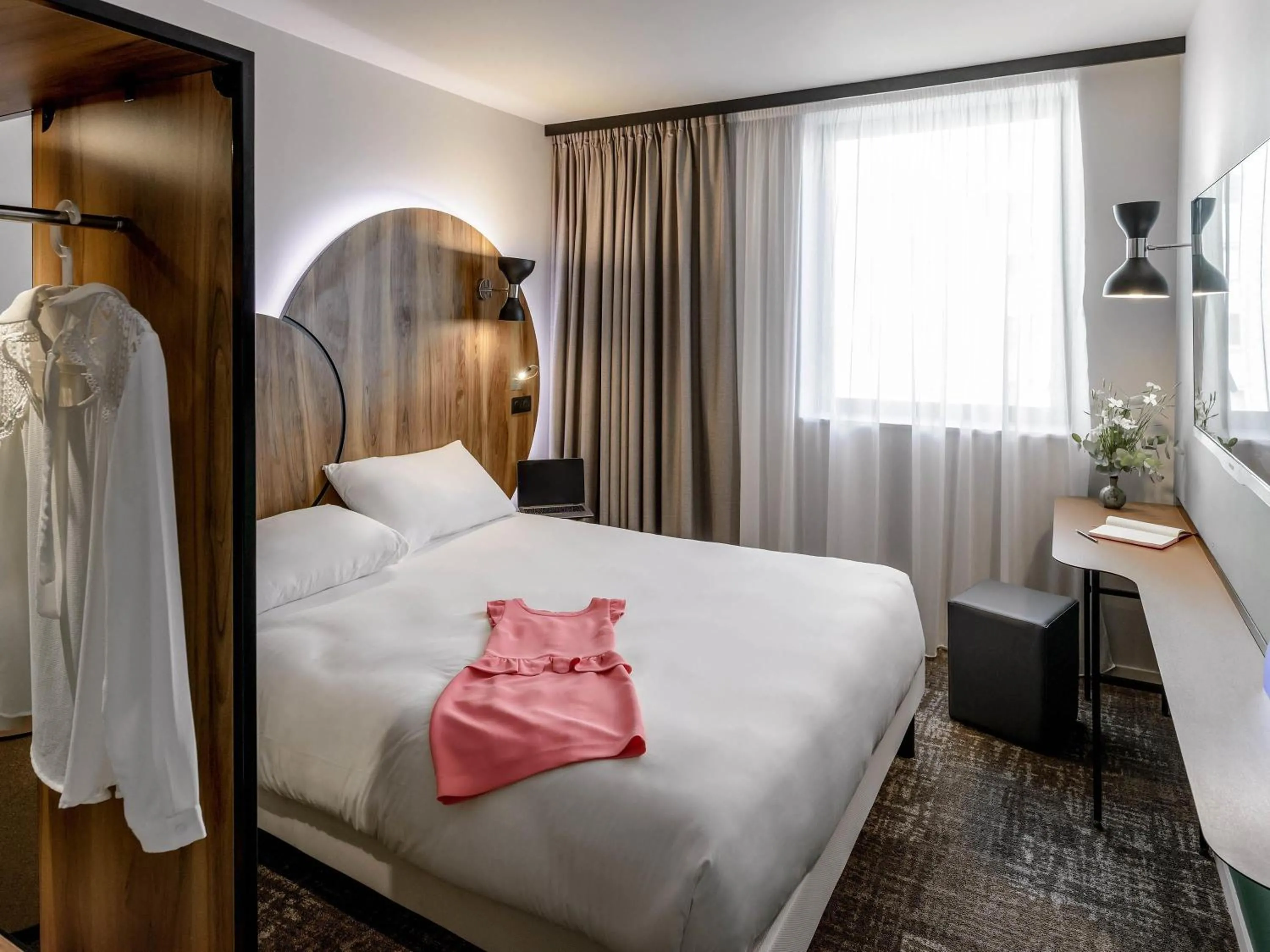 Bedroom, Bed in ibis Styles Paris Meteor Avenue d'Italie