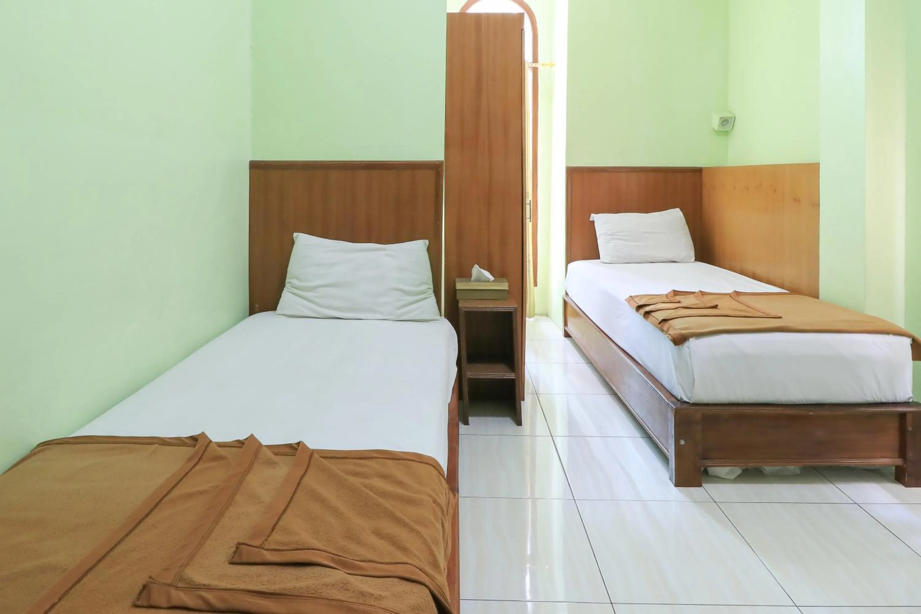 Superior Double Room in Hotel Prisma Mitra RedDoorz