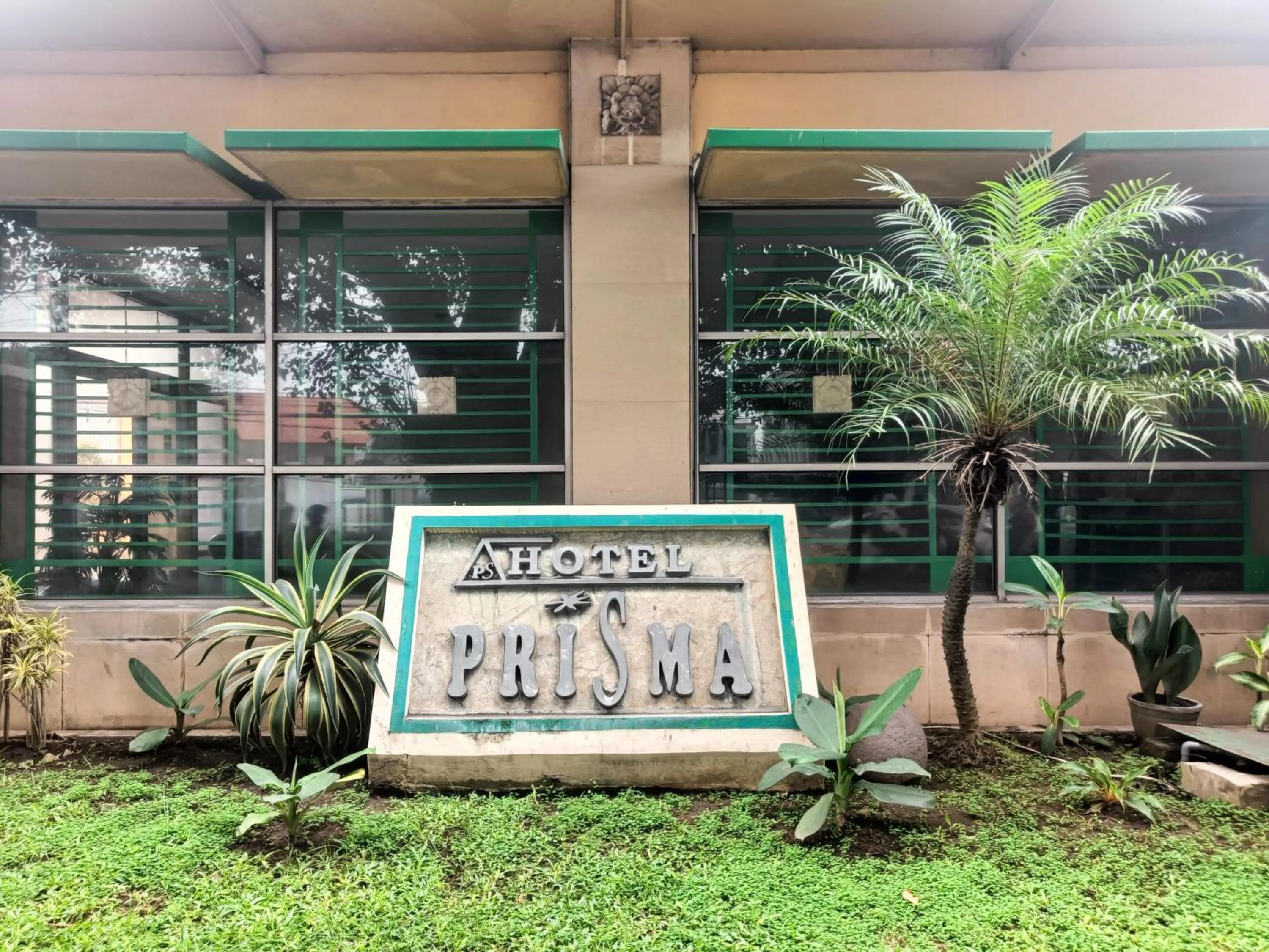 Property building in Hotel Prisma Mitra RedDoorz