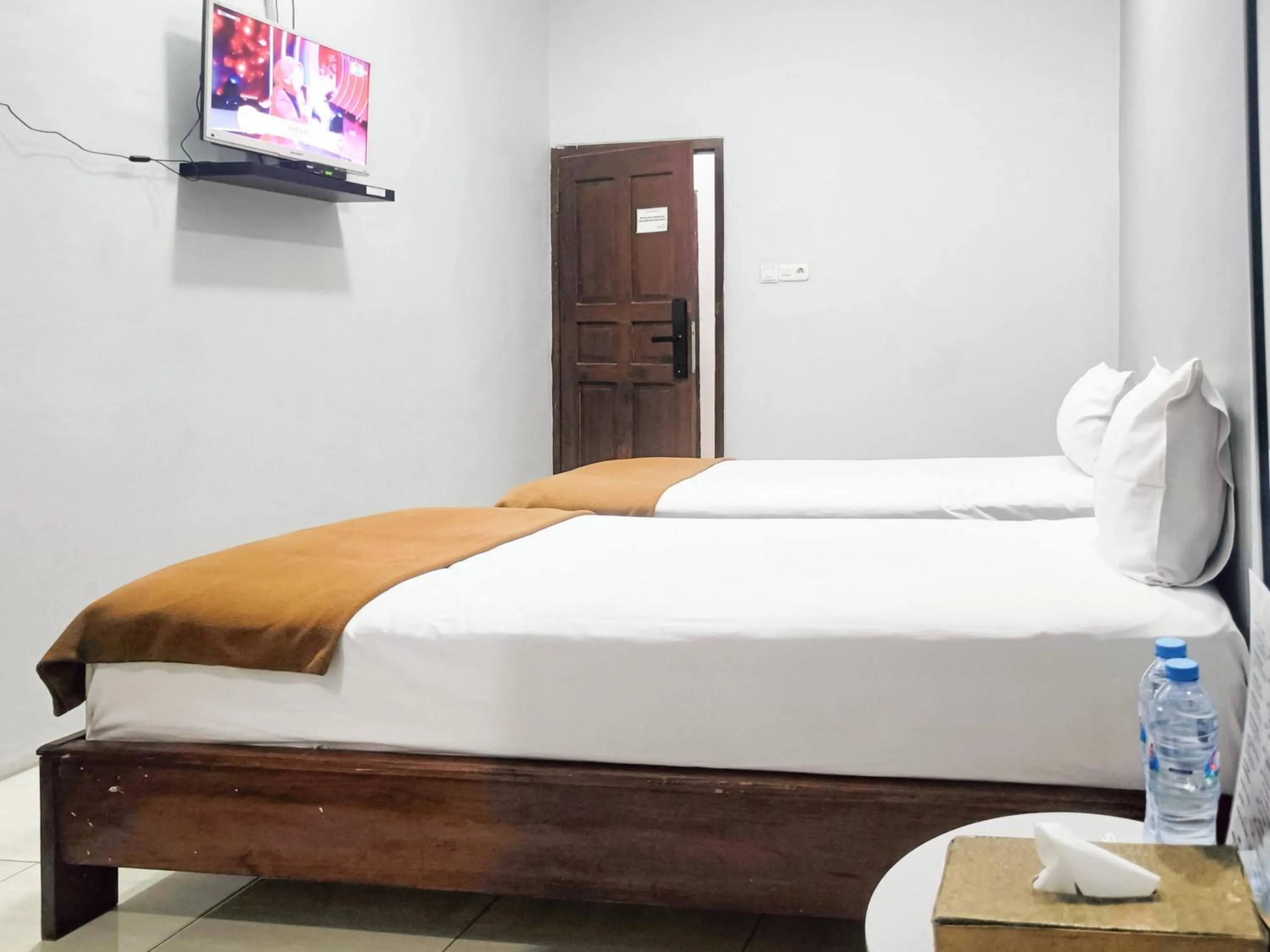 Bedroom, Bed in Hotel Prisma Mitra RedDoorz