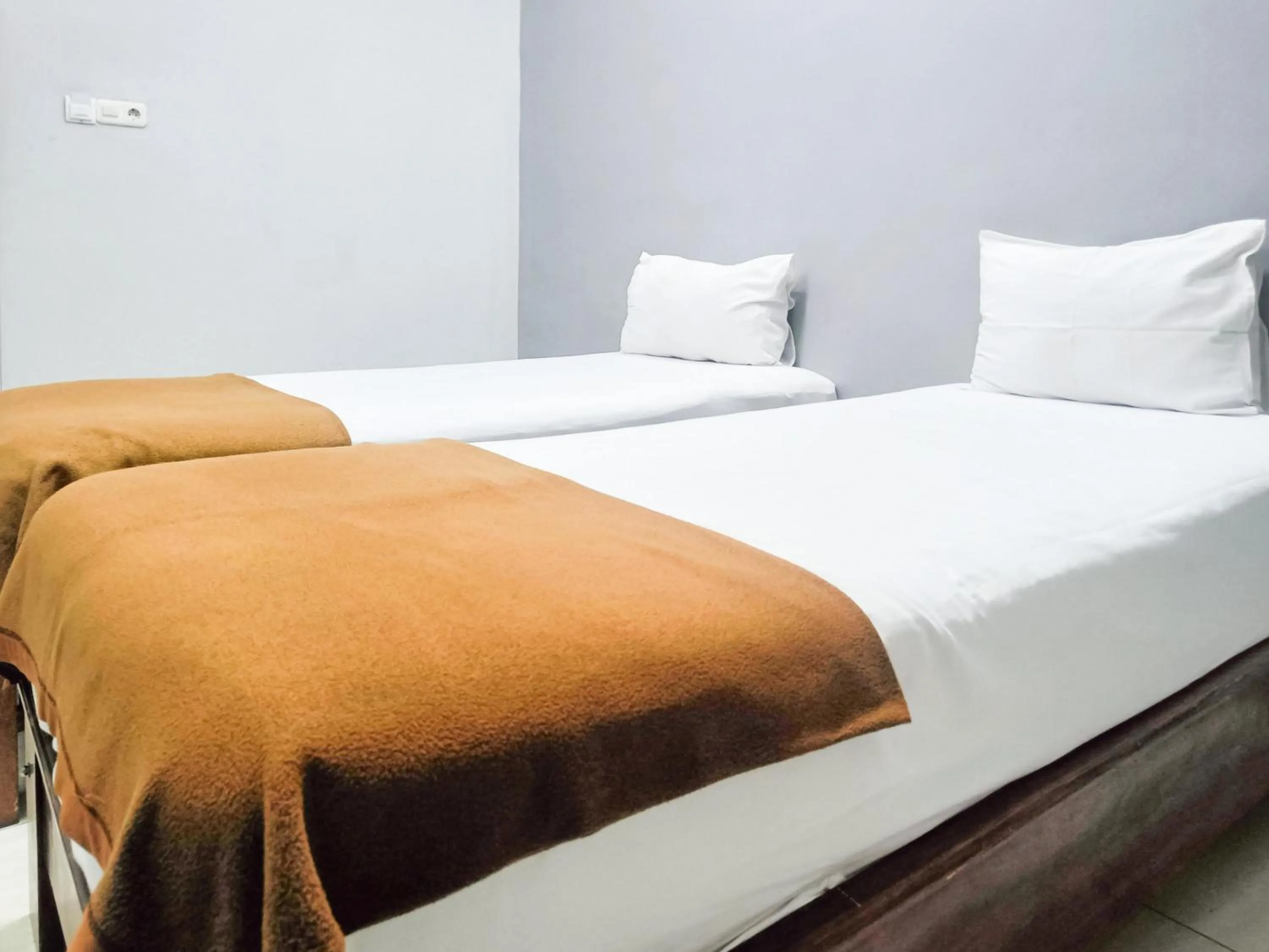 Bedroom, Bed in Hotel Prisma Mitra RedDoorz