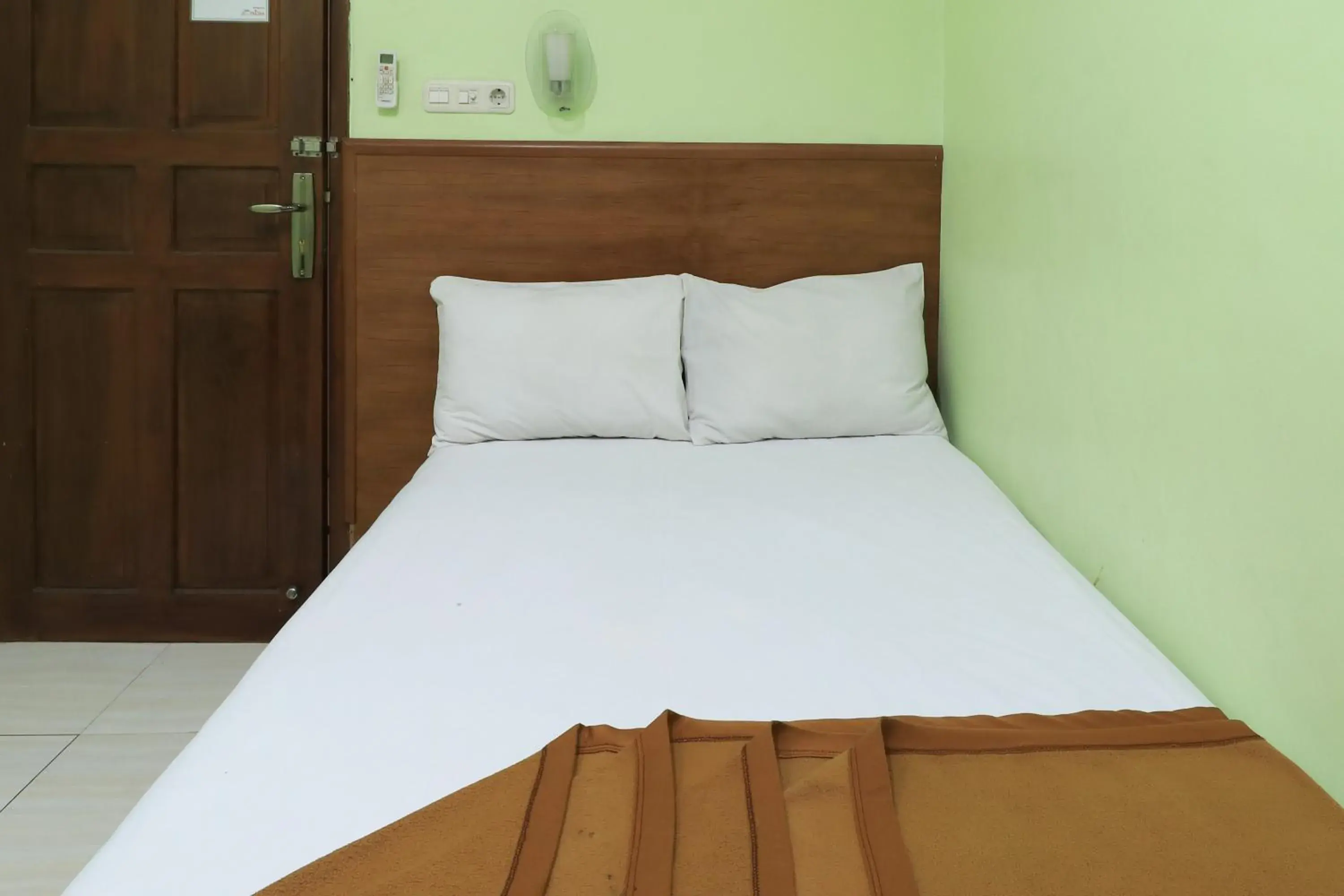 Standard Single Room in Hotel Prisma Mitra RedDoorz Standard Single Room in Hotel Prisma Mitra RedDoorz