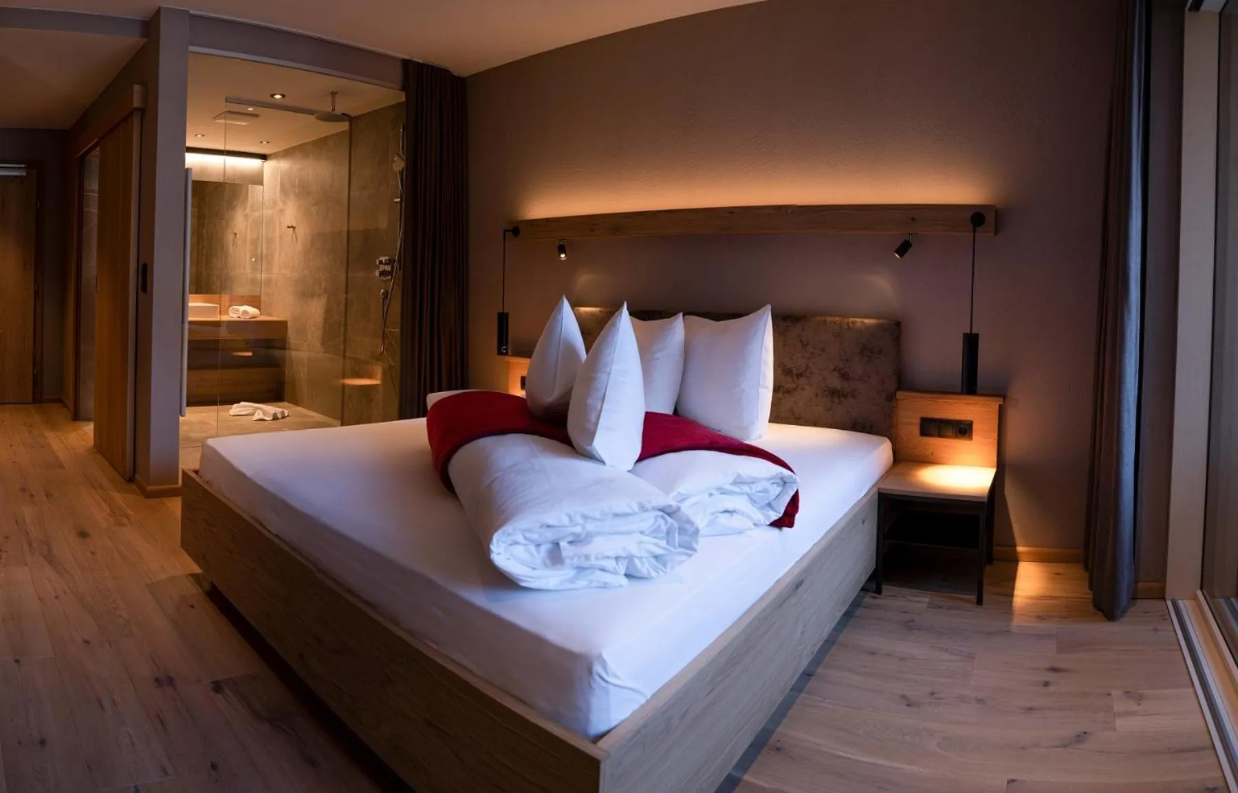 Photo of the whole room, Bed in Hotel Post