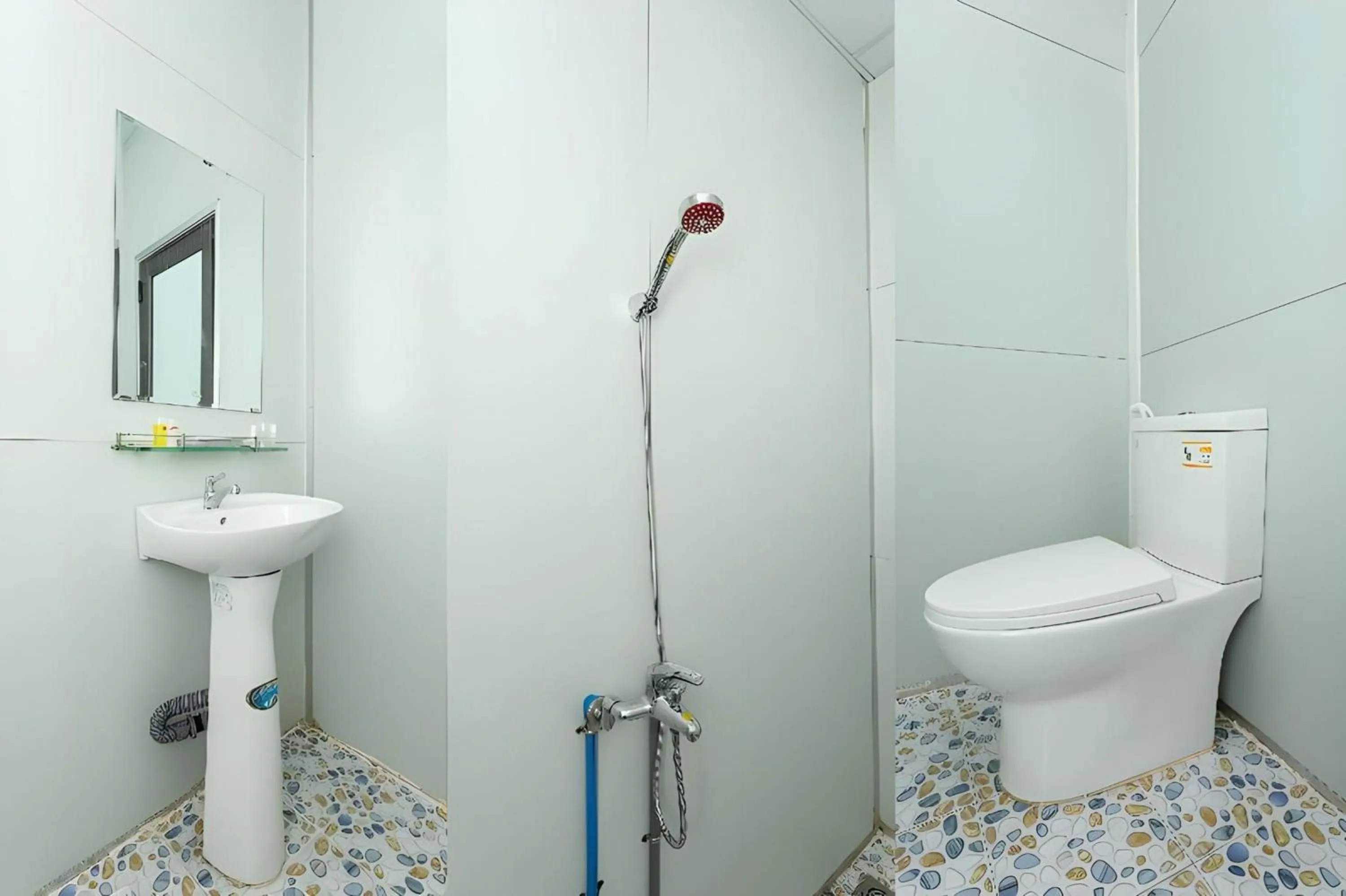 Bathroom in Linh Dan Bungalow