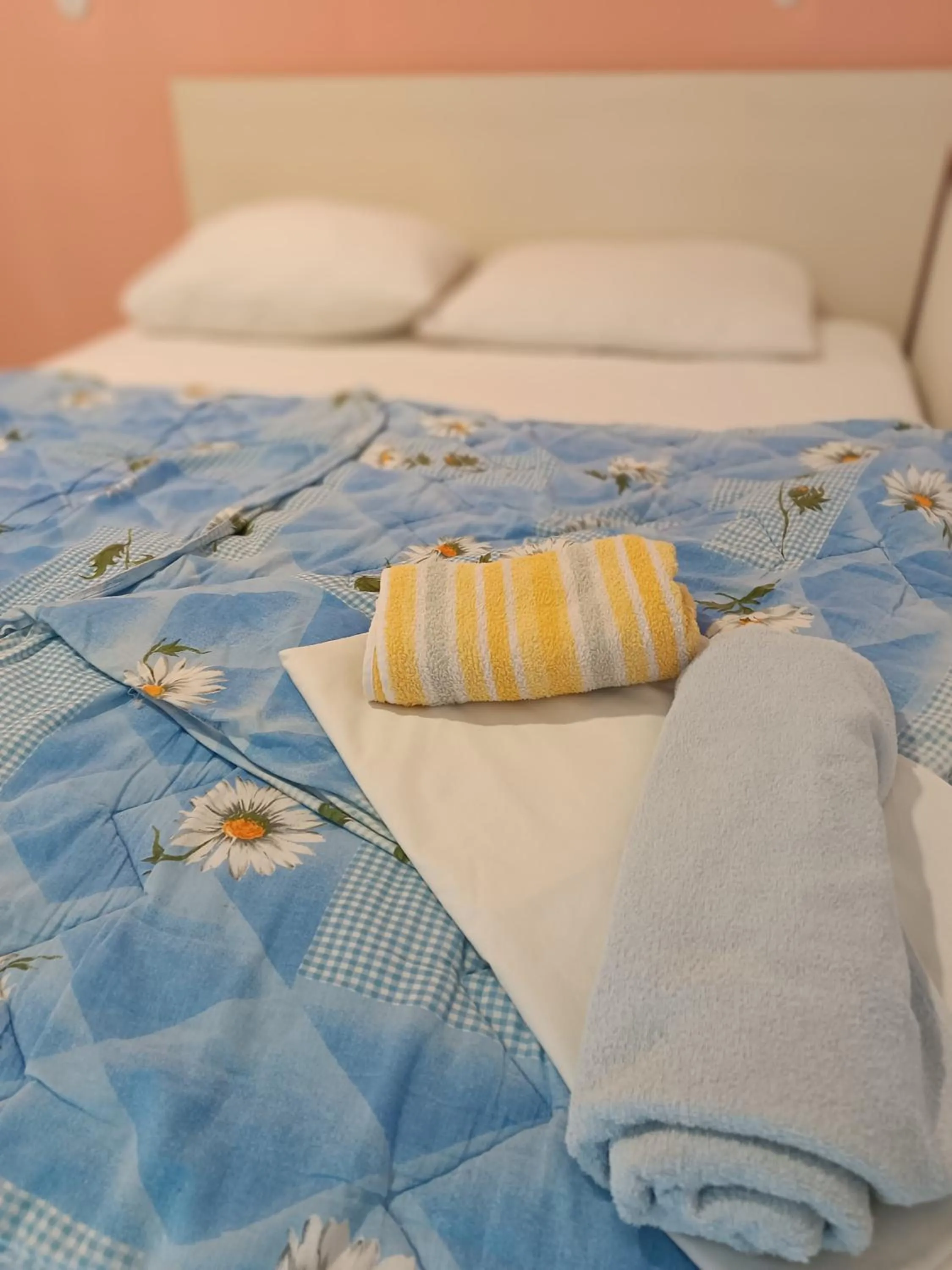 Bed in Rooms Mario
