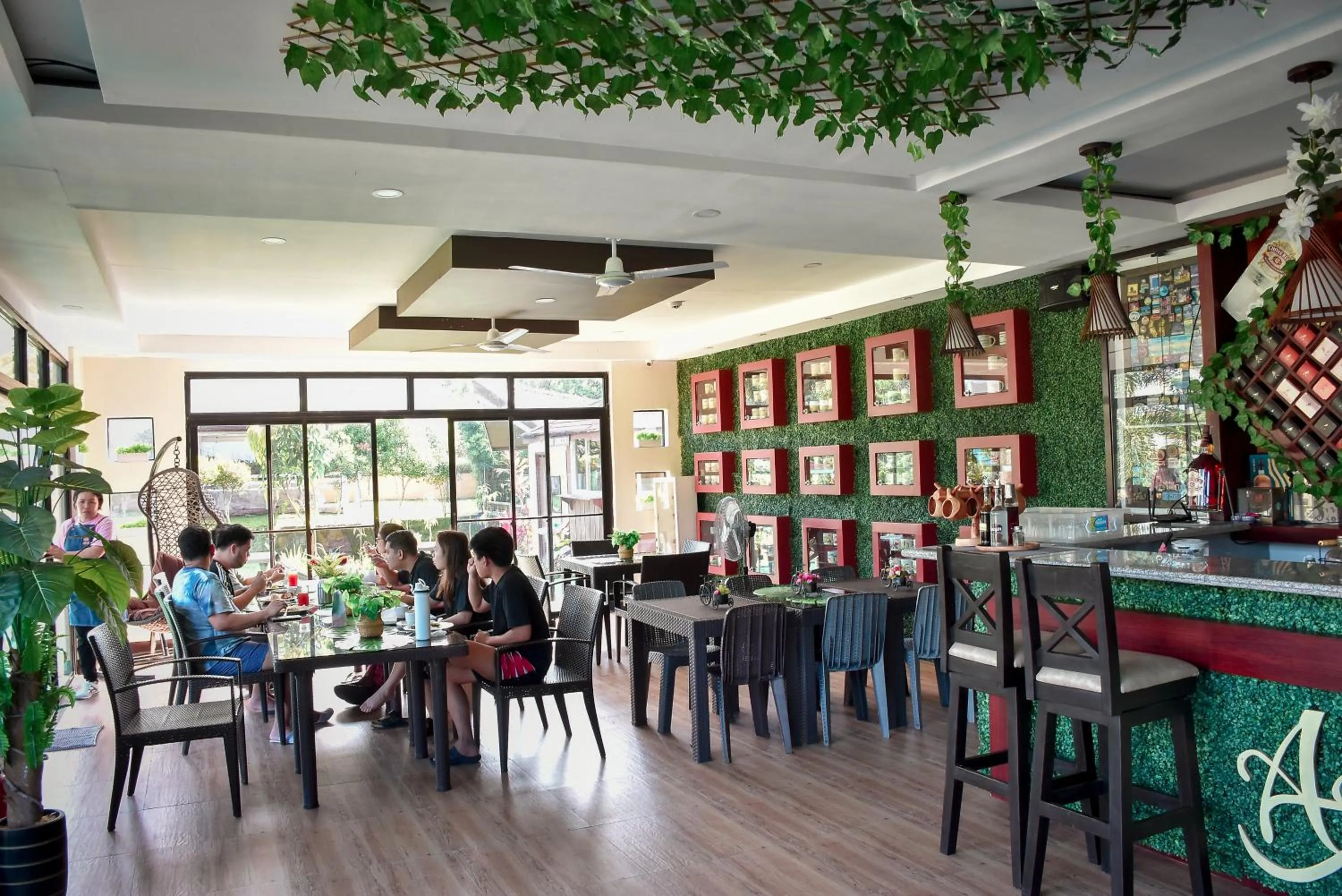 Restaurant/places to eat in A&A Garden Suites