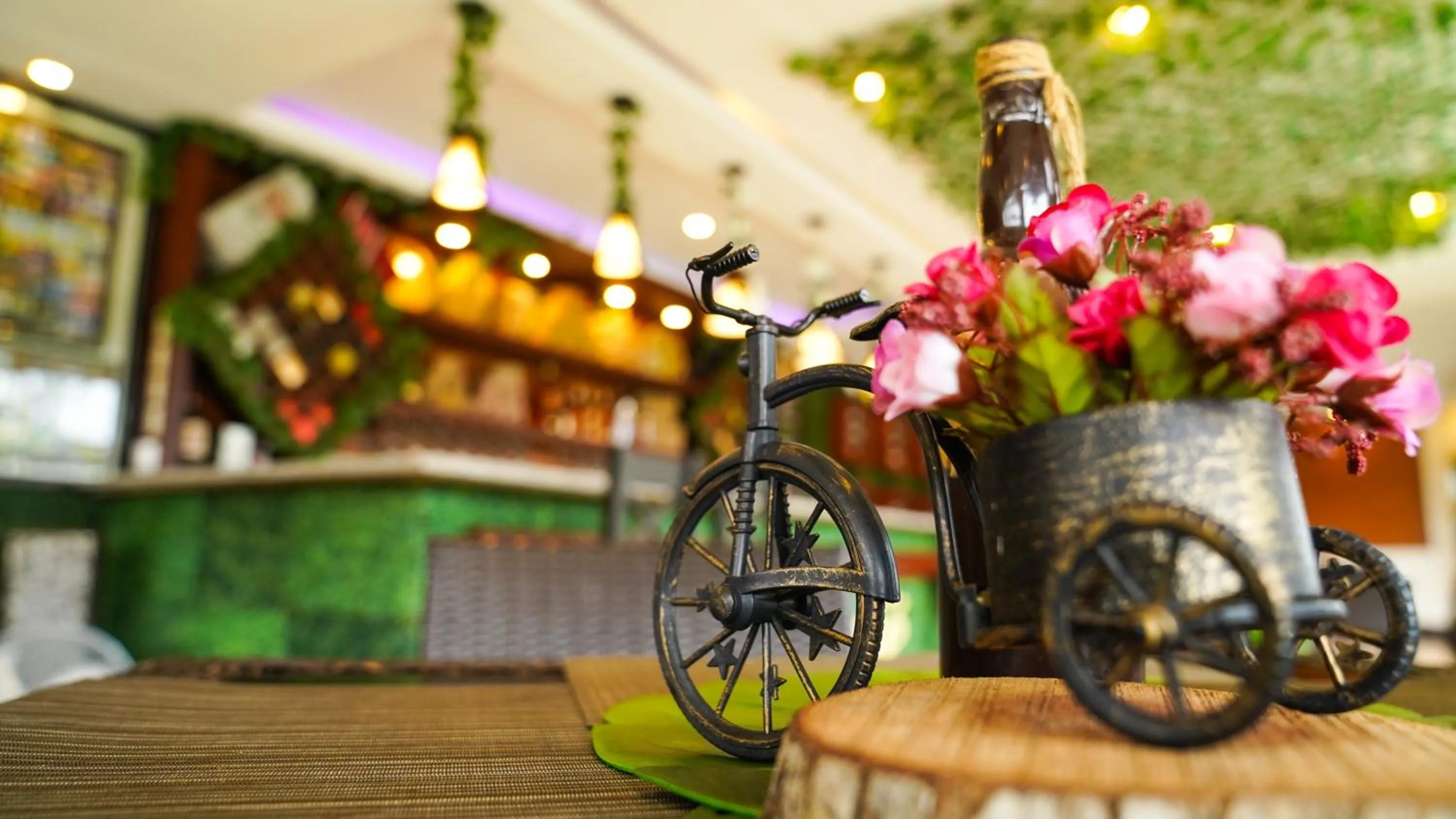 Restaurant/places to eat in A&A Garden Suites