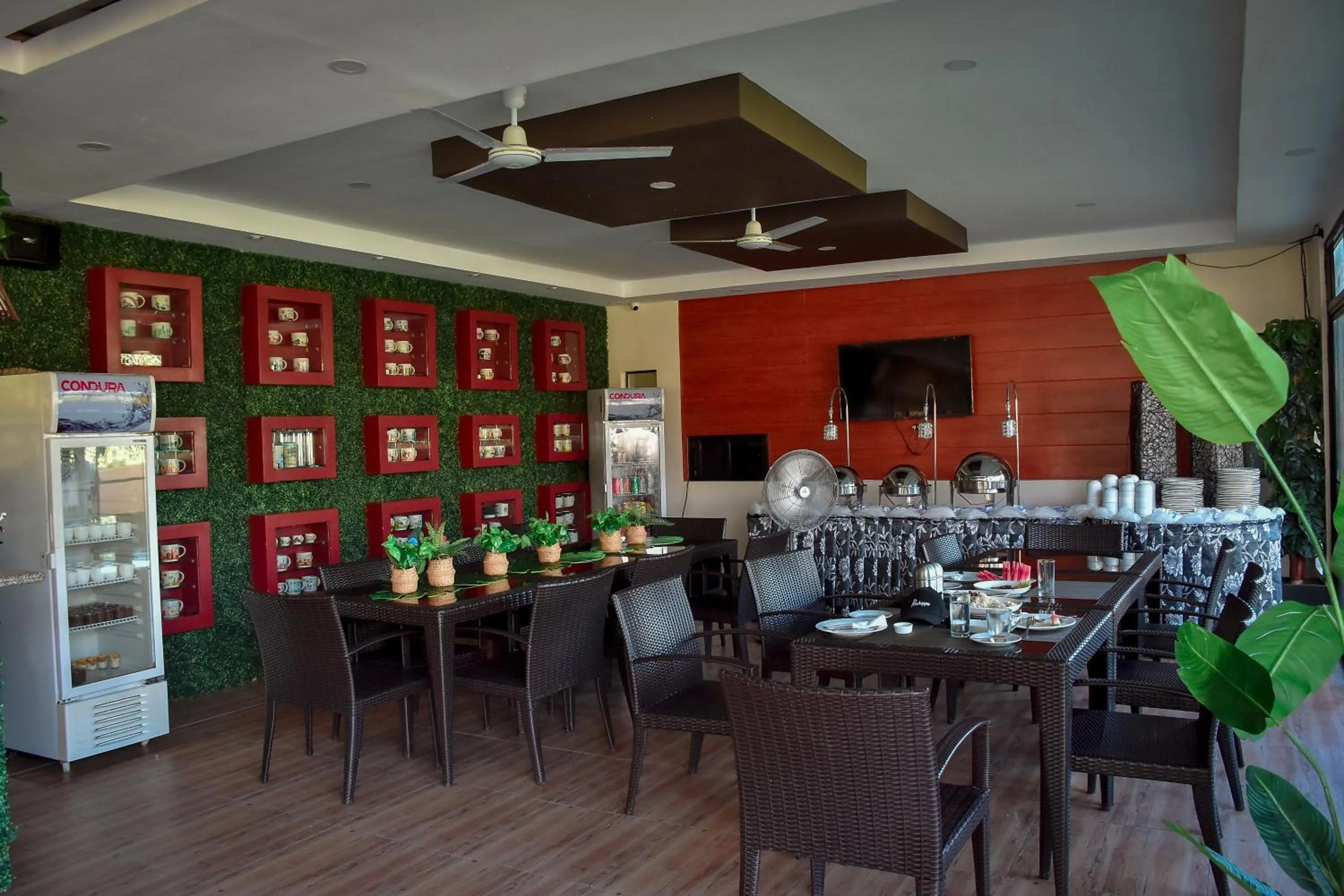 Restaurant/places to eat in A&A Garden Suites