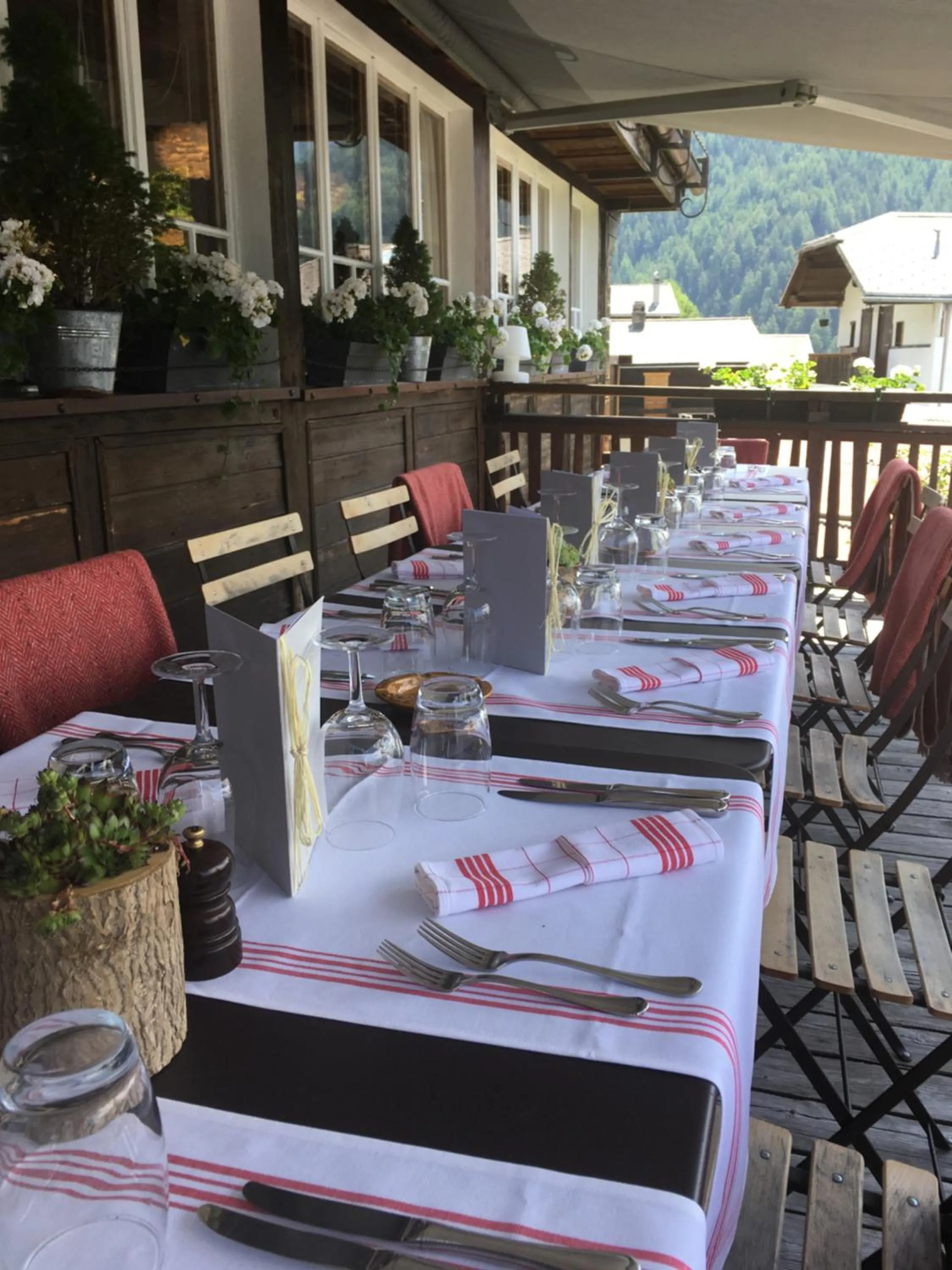 Restaurant/places to eat in Hôtel Le Grand Chalet Favre