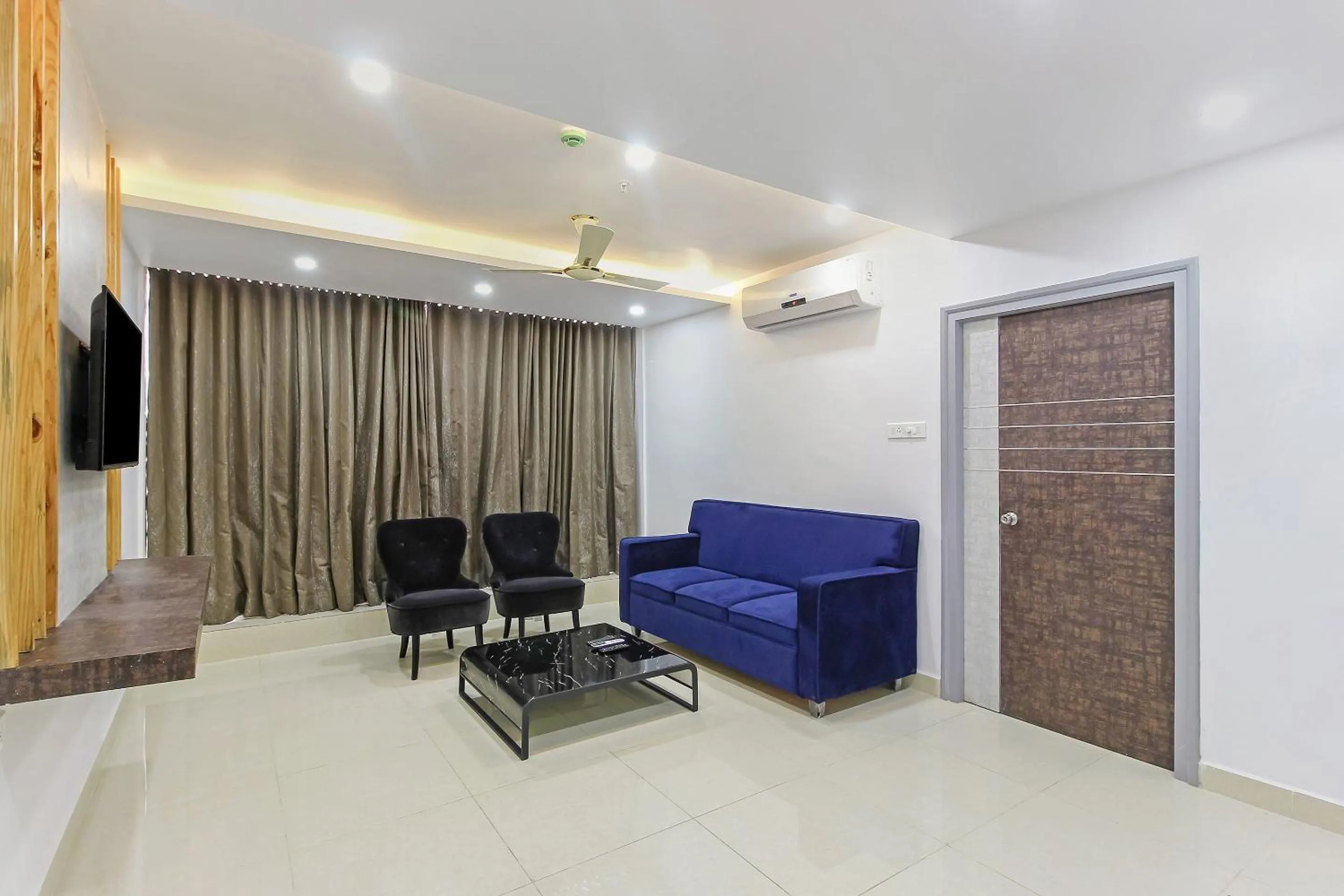 Facade/entrance in Super Capital O Hoysala Inn