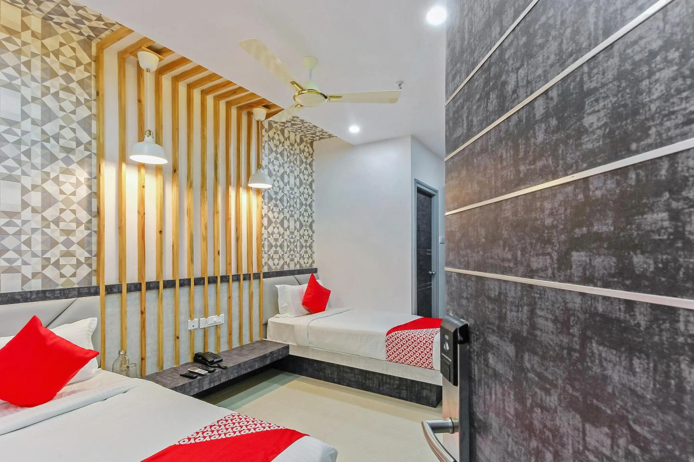 Bedroom, Bed in Super Capital O Hoysala Inn