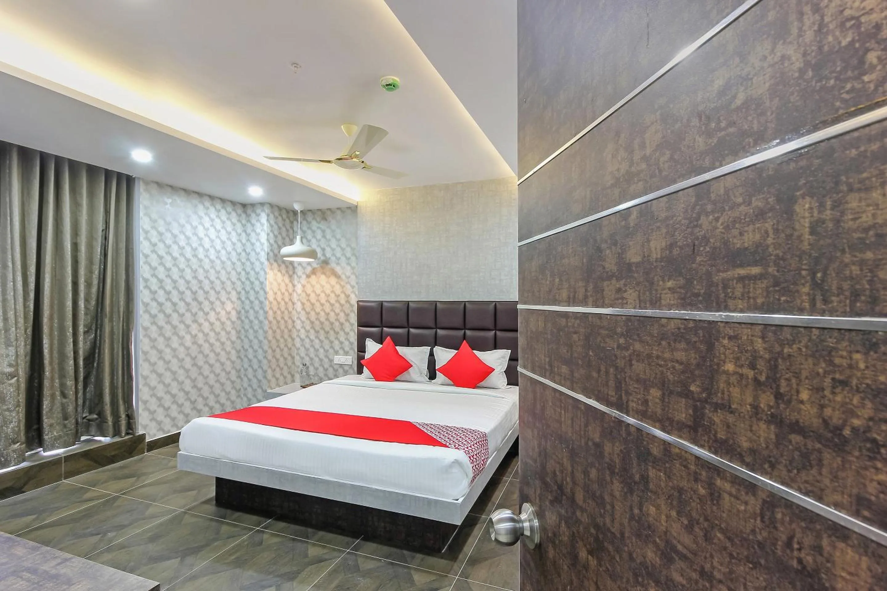 Bedroom, Bed in Super Capital O Hoysala Inn