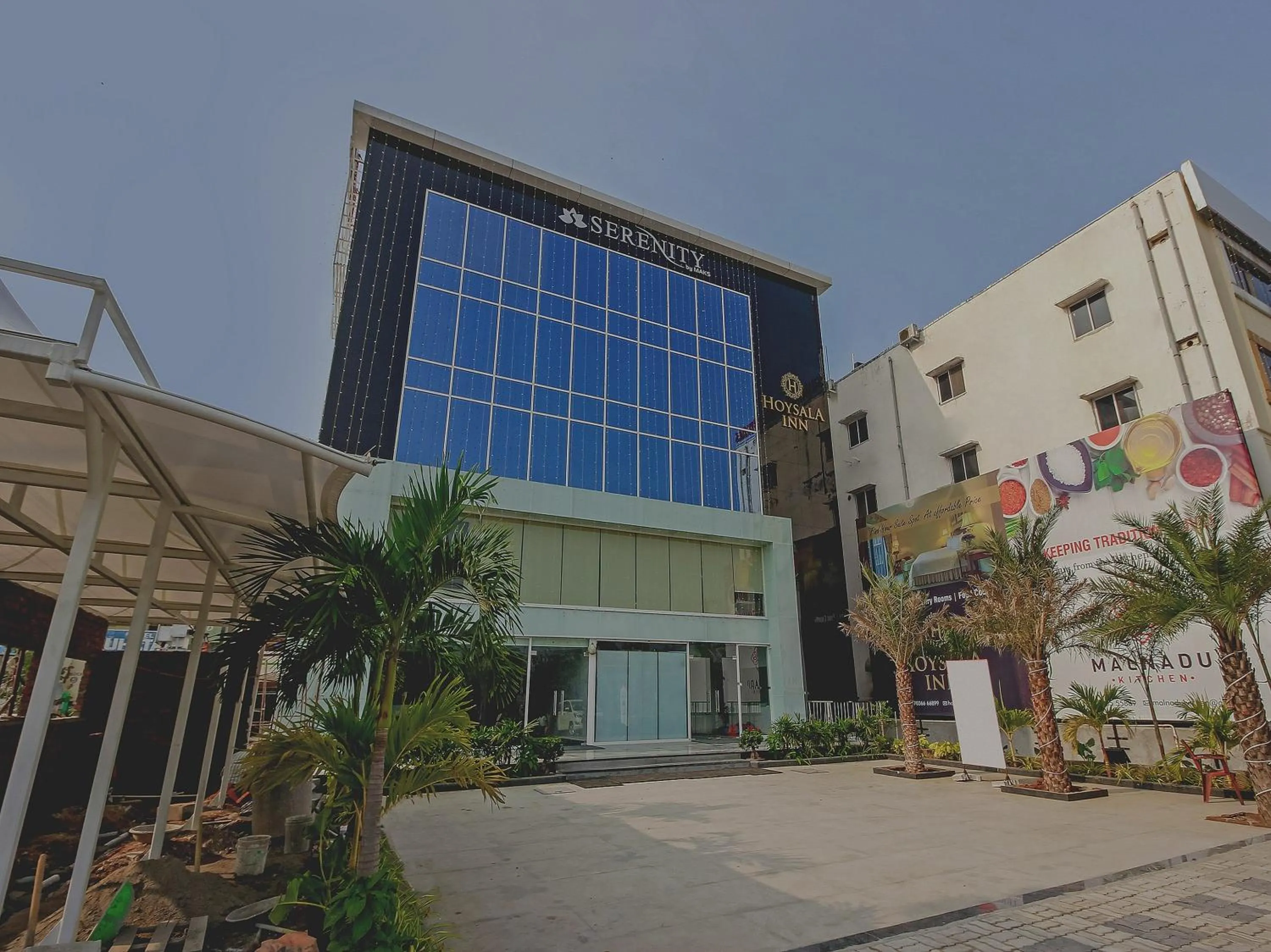 Facade/entrance in Super Capital O Hoysala Inn
