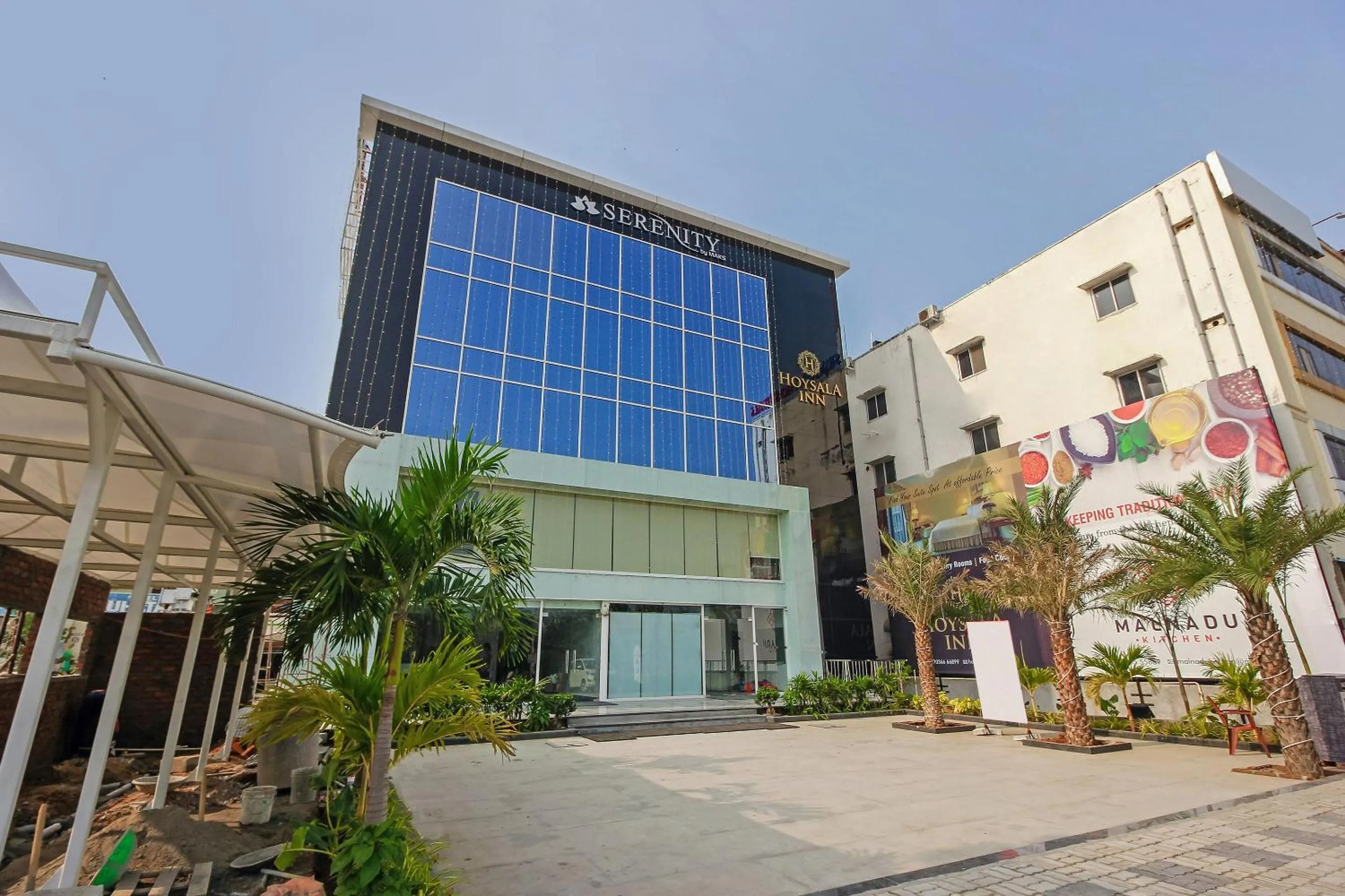 Facade/entrance in Super Capital O Hoysala Inn