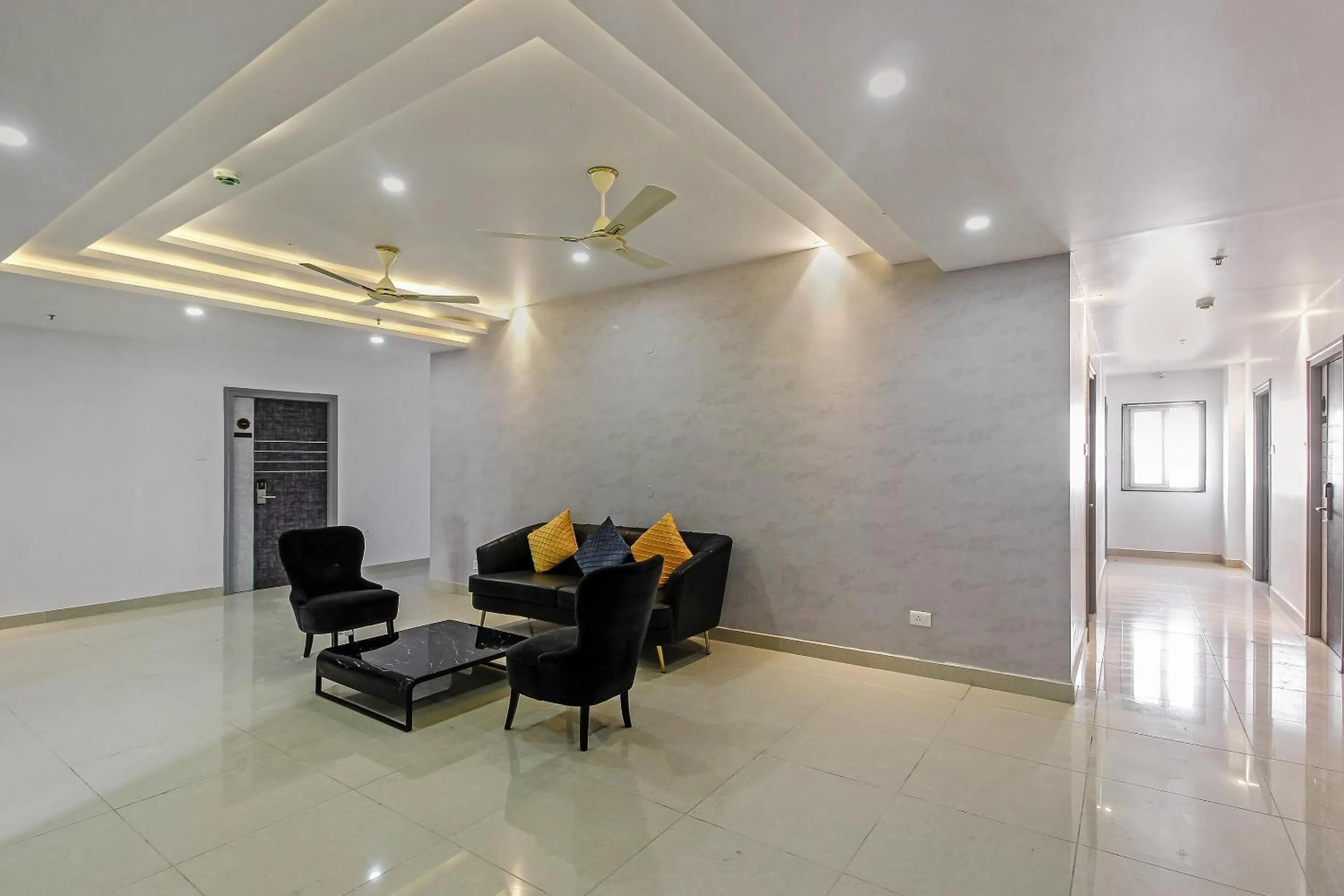 Lobby or reception in Super Capital O Hoysala Inn