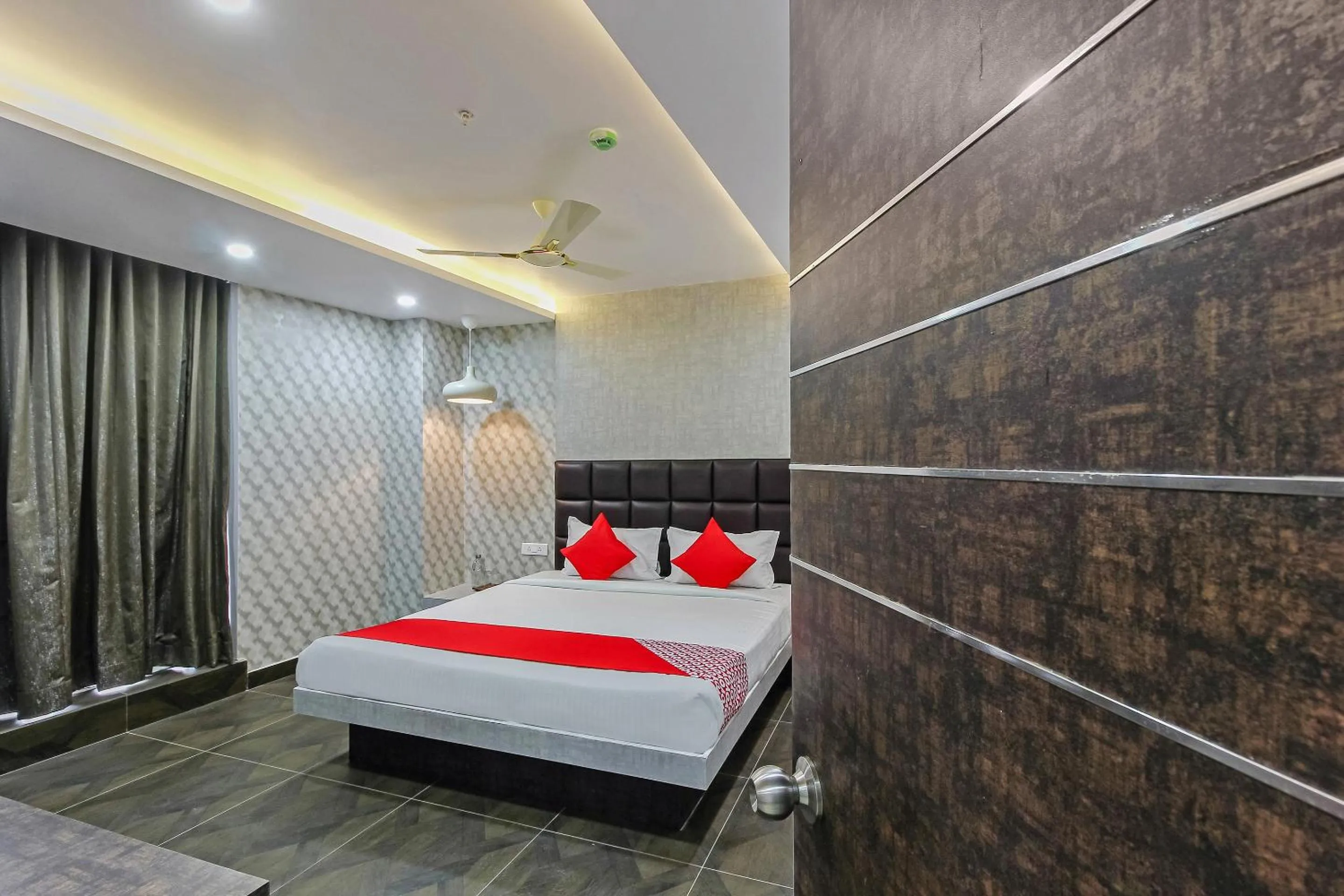 Bedroom, Bed in Super Capital O Hoysala Inn