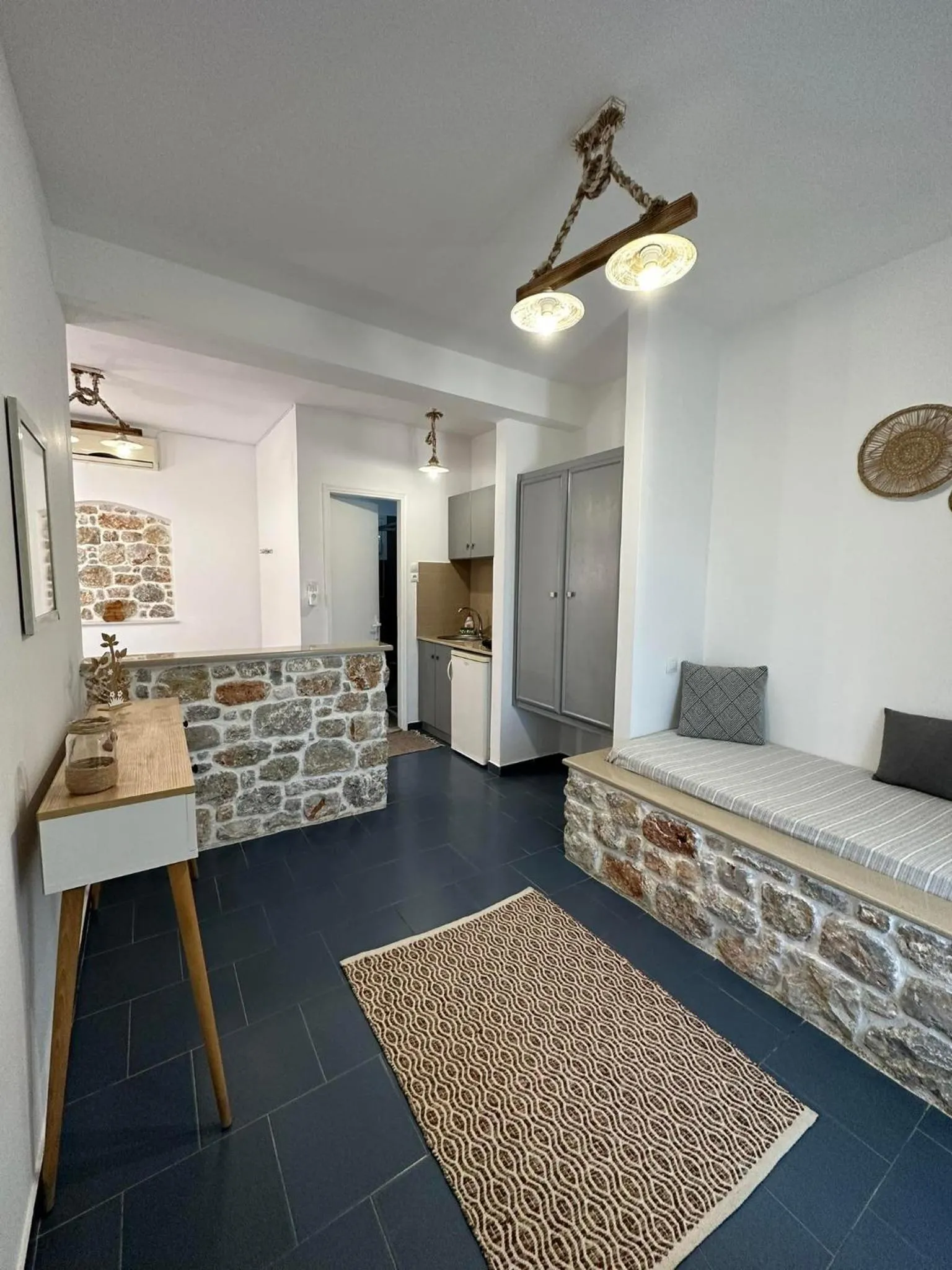 Elenis Studios&Apartments