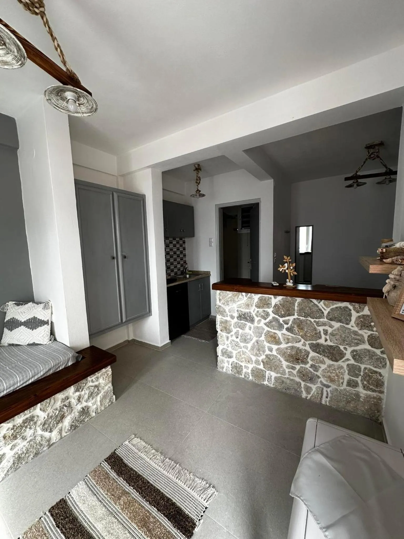Elenis Studios&Apartments