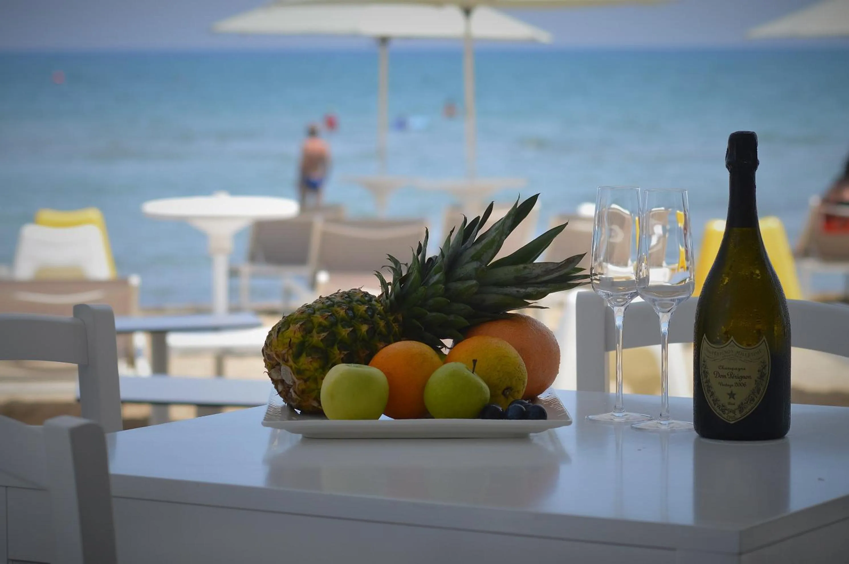 Restaurant/places to eat in Island Boutique Hotel