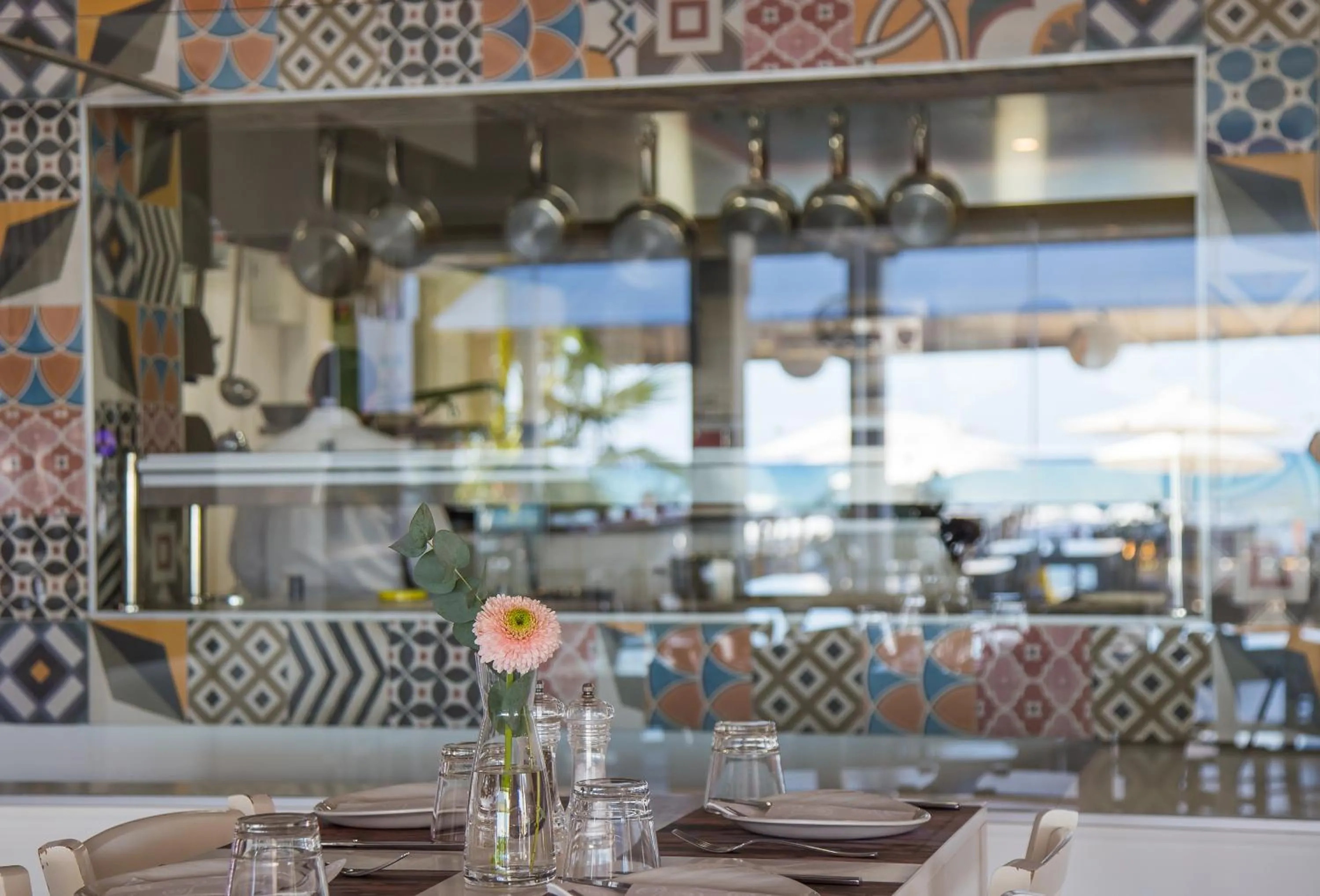 Restaurant/places to eat in Island Boutique Hotel