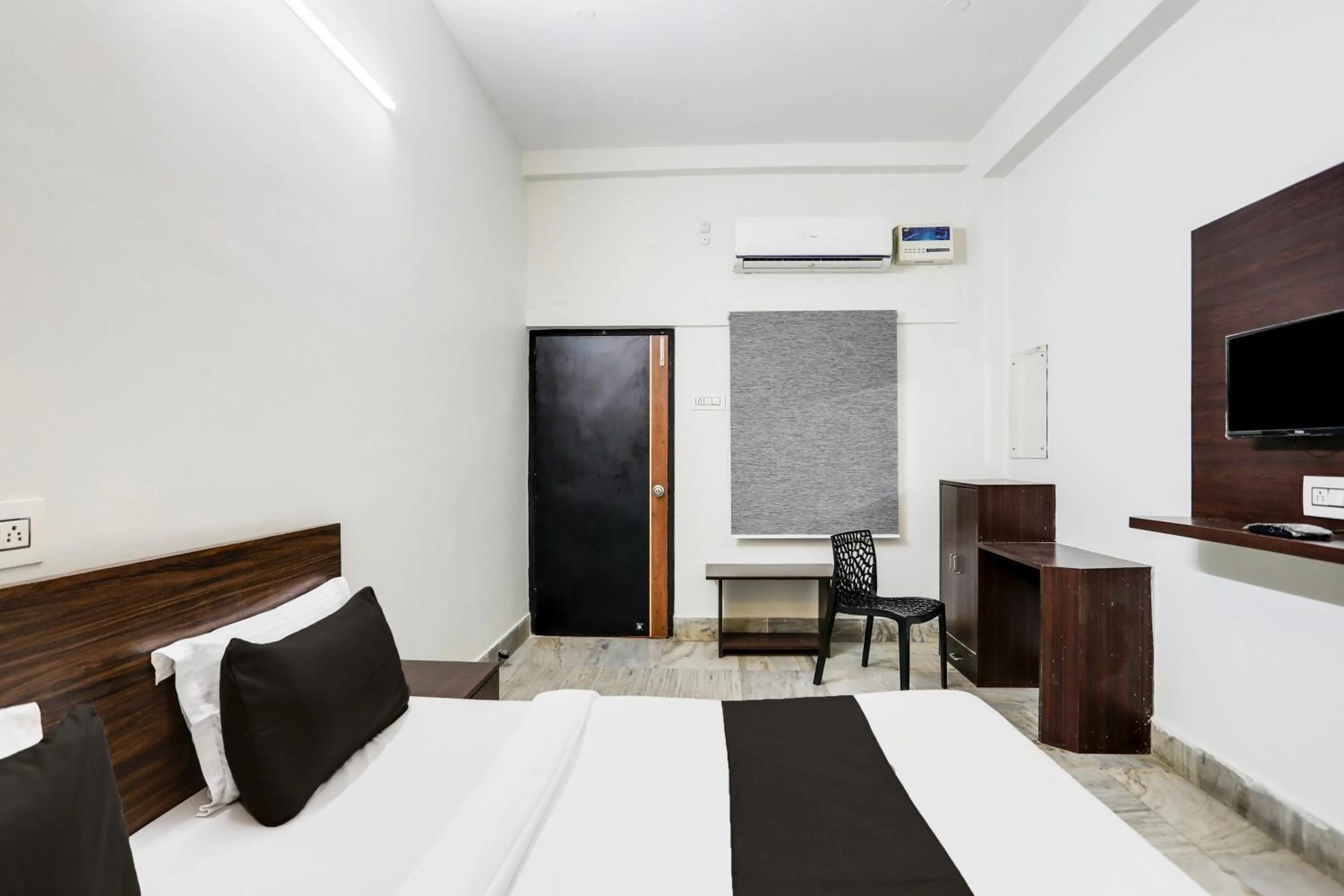 Bedroom, Bed in Hotel O Shree Ram Residency