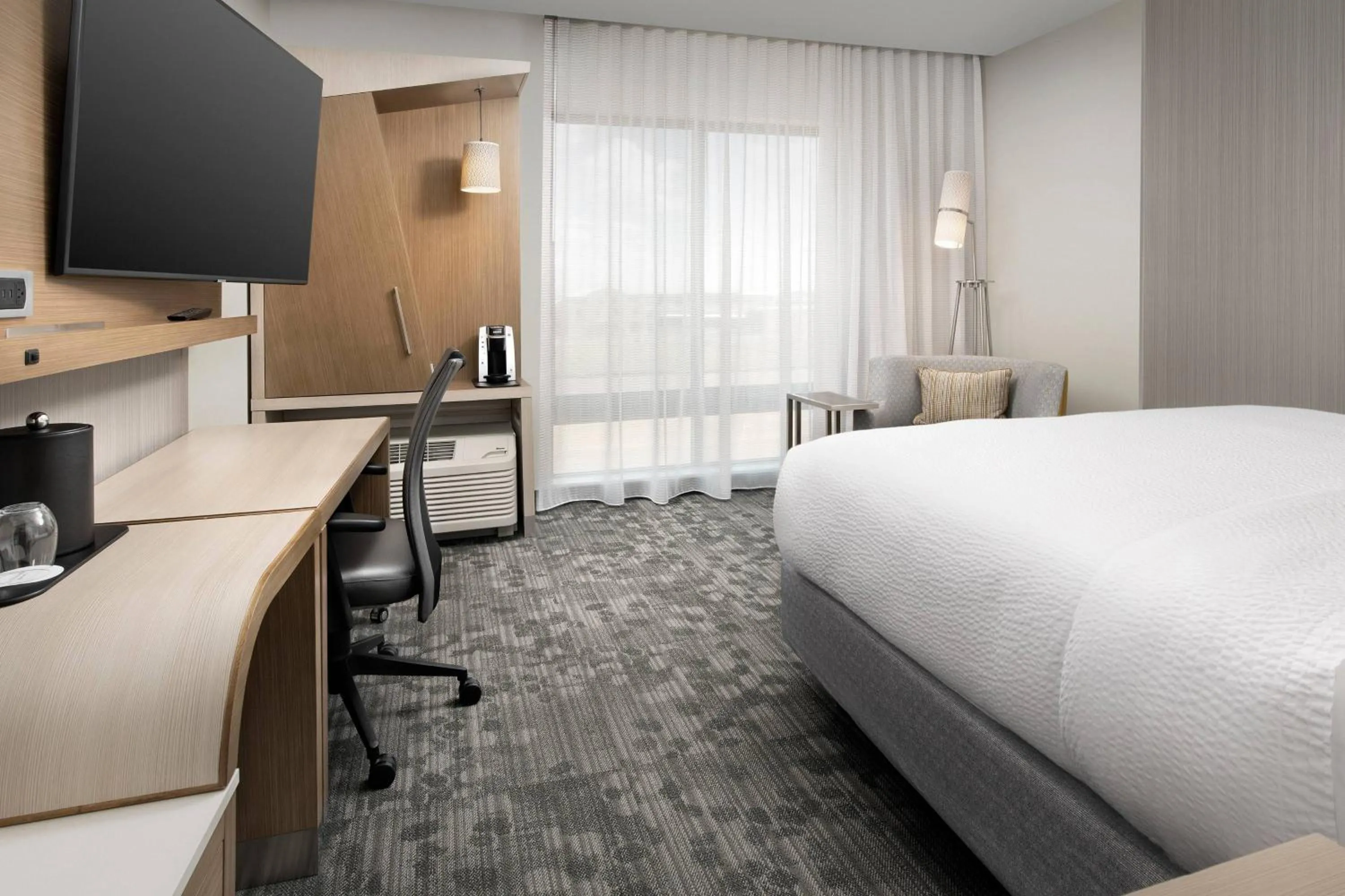 Photo of the whole room, Bed in Courtyard by Marriott Las Cruces at NMSU