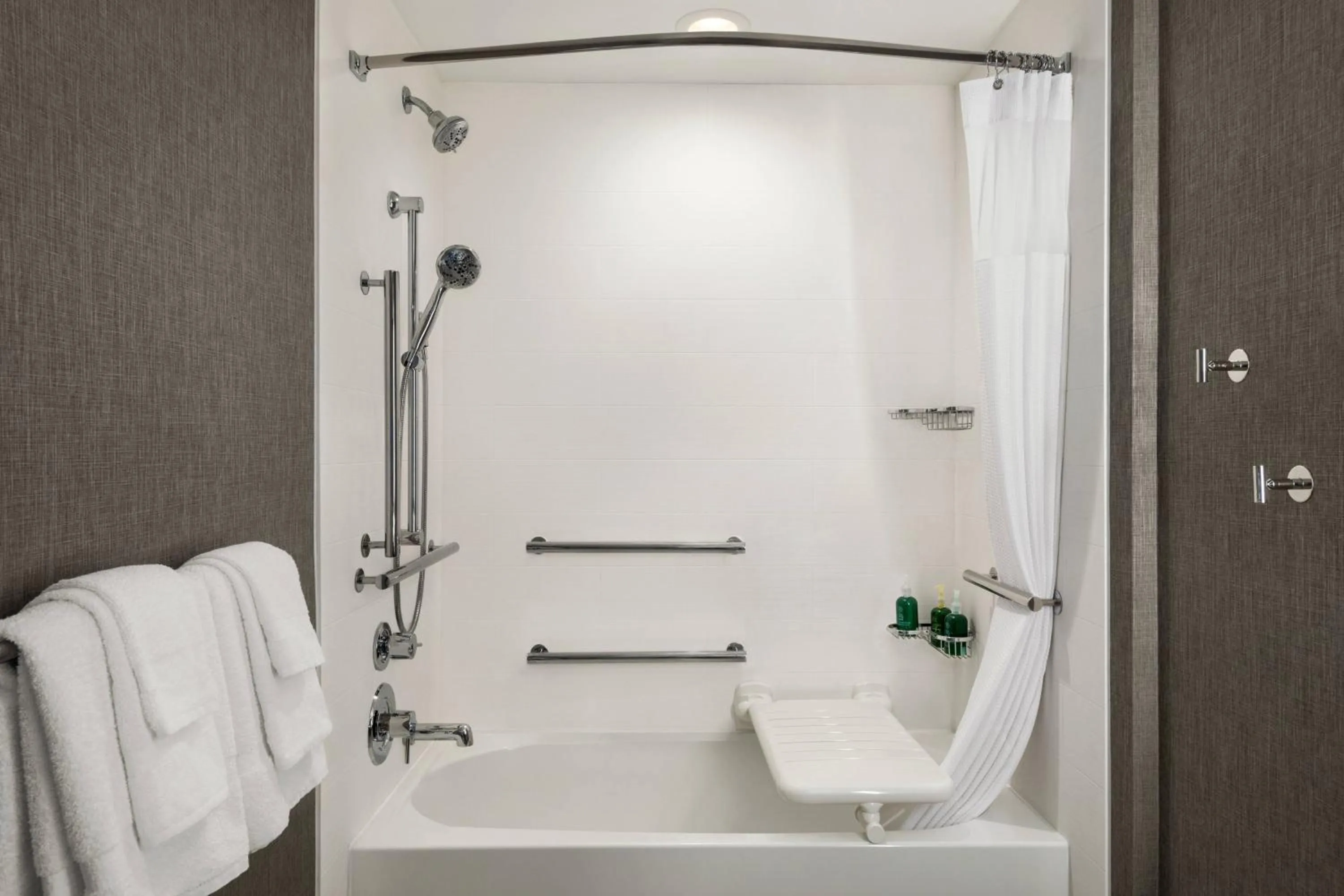 Bathroom in SpringHill Suites by Marriott Milwaukee West/Wauwatosa
