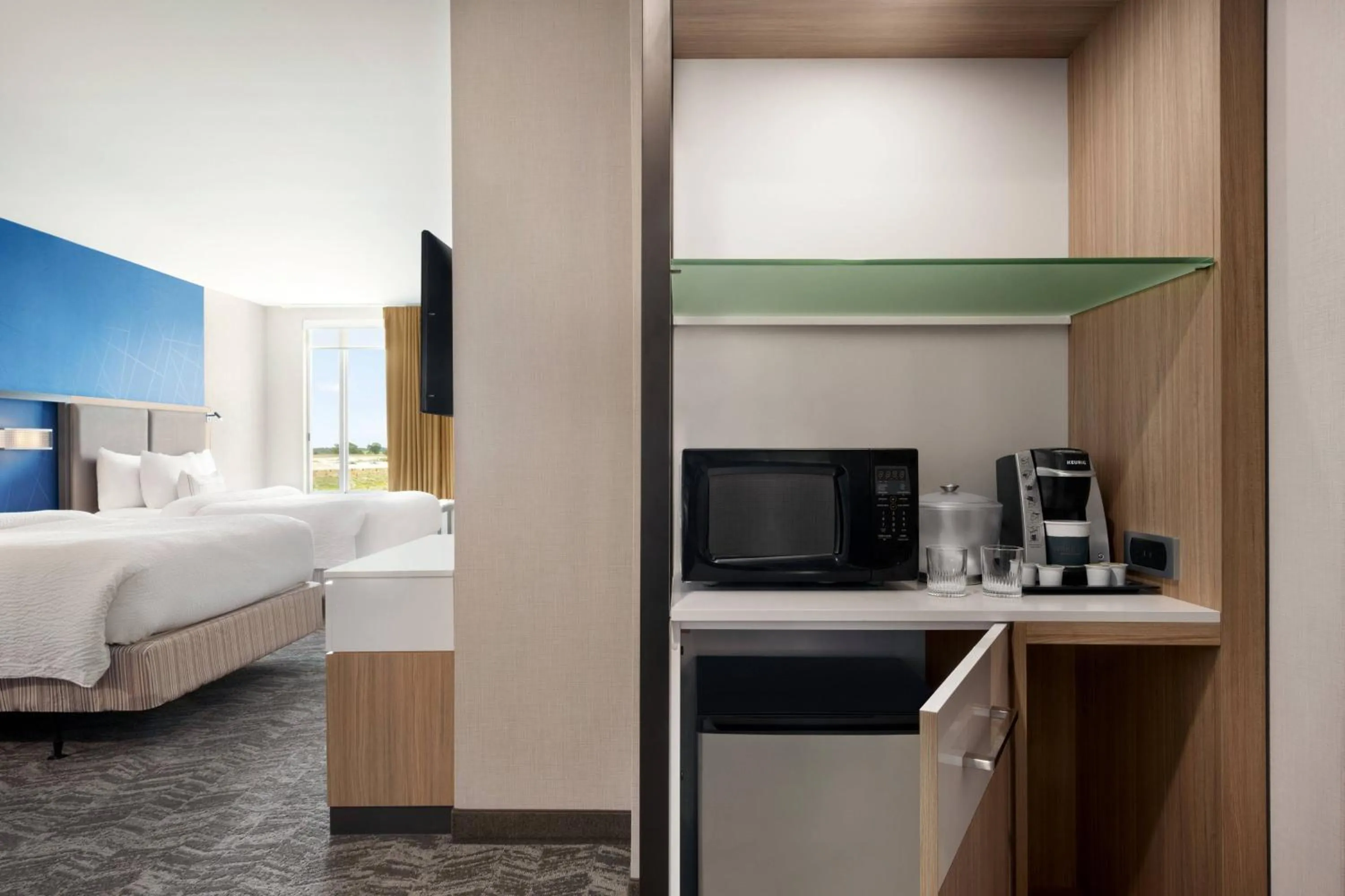 Photo of the whole room, Bed in SpringHill Suites by Marriott Milwaukee West/Wauwatosa