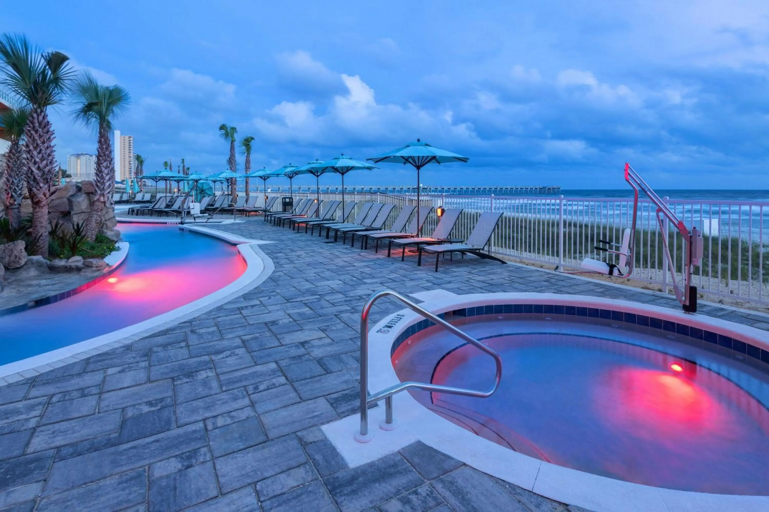 Swimming pool in SpringHill Suites by Marriott Panama City Beach Beachfront