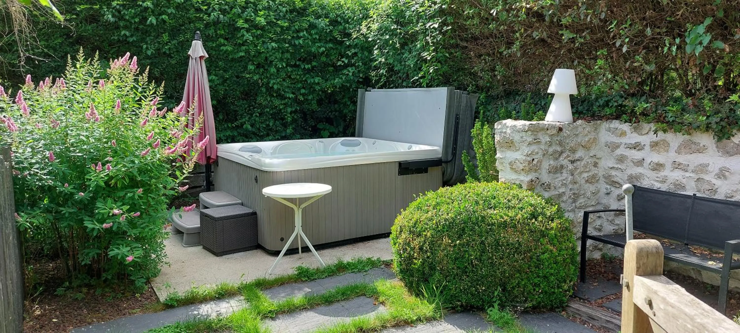 Hot Tub in La Source de Bury