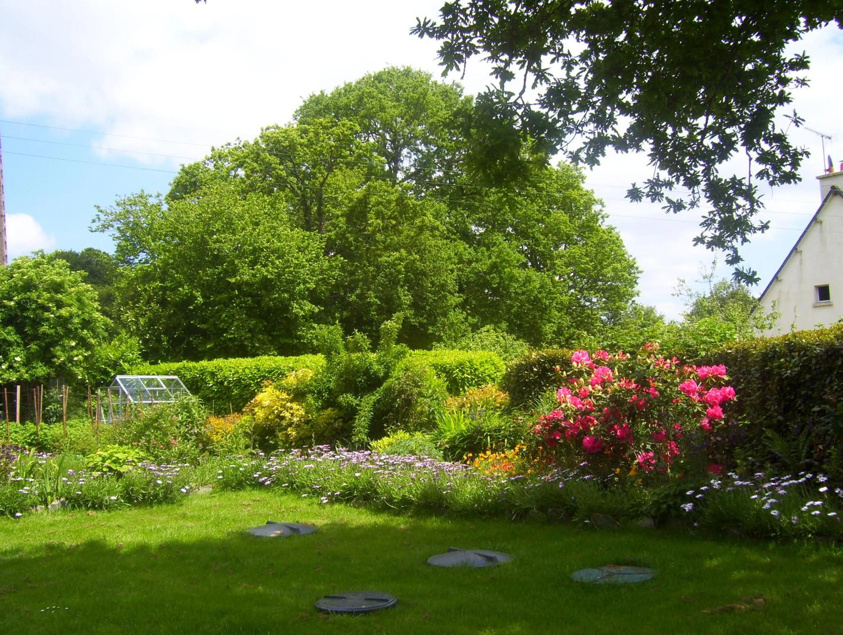 Garden in Le Boterff Gites et Camping