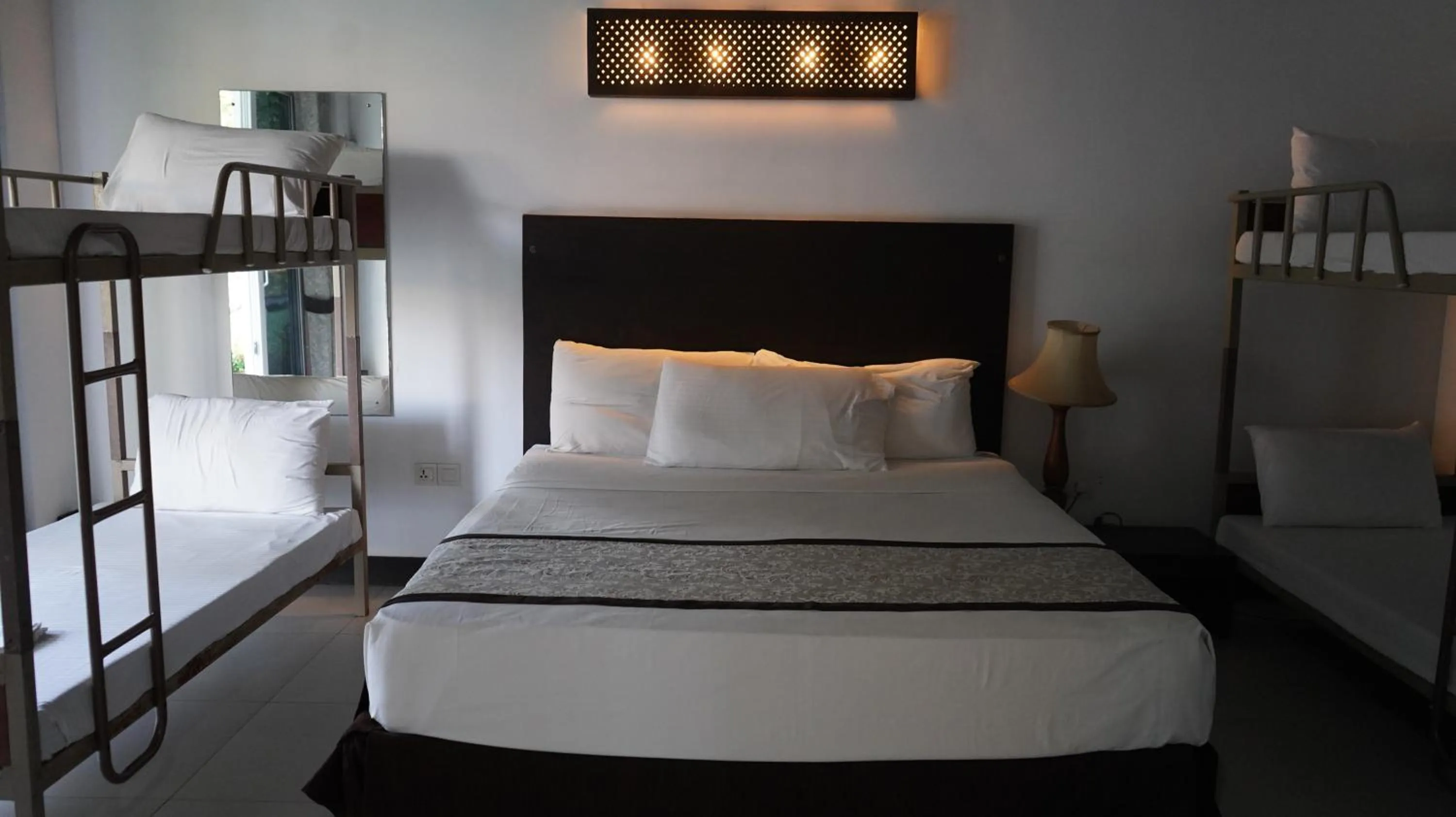 Photo of the whole room, Bed in Amaluna Resorts