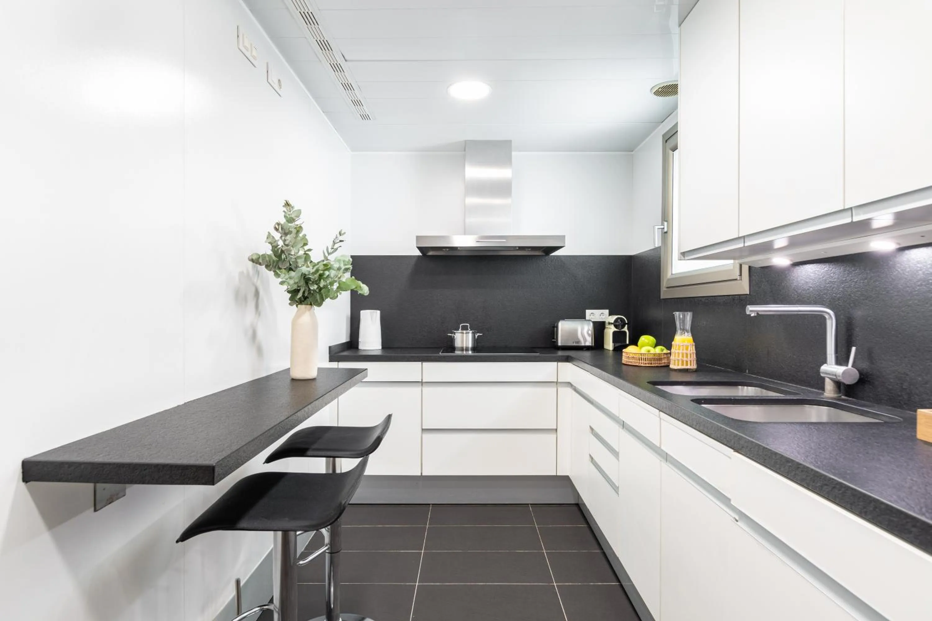 Coffee/tea facilities in Aspasios Paseo de Gracia Apartments