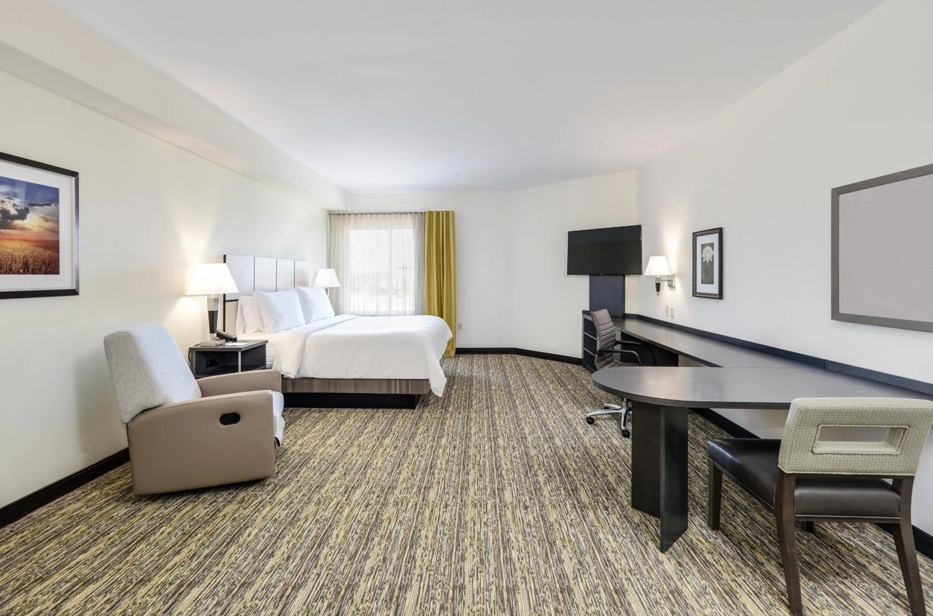 Photo of the whole room, Bed in Candlewood Suites Dallas NW - Farmers Branch by IHG