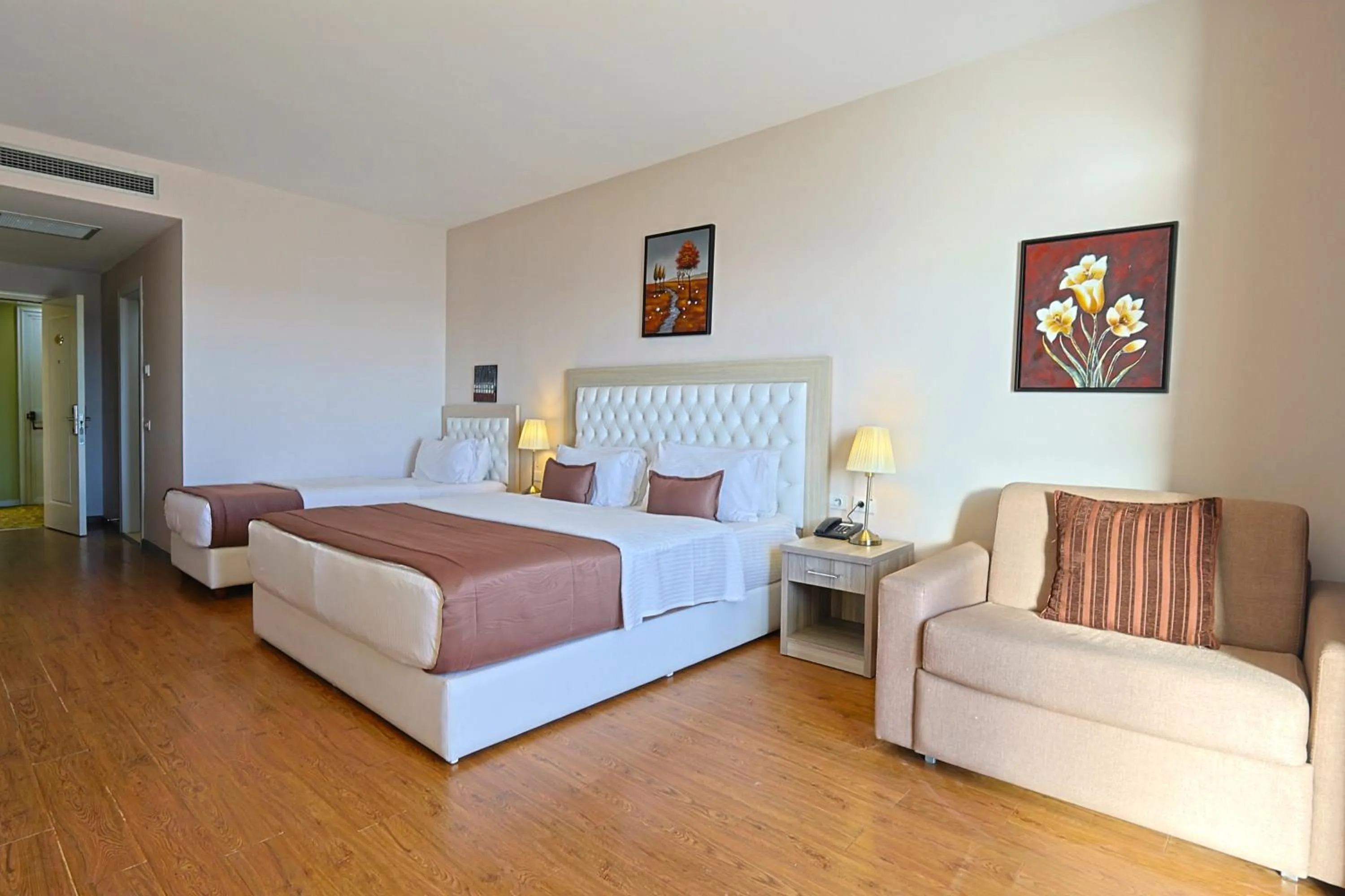 Photo of the whole room, Bed in Hotel Bleart