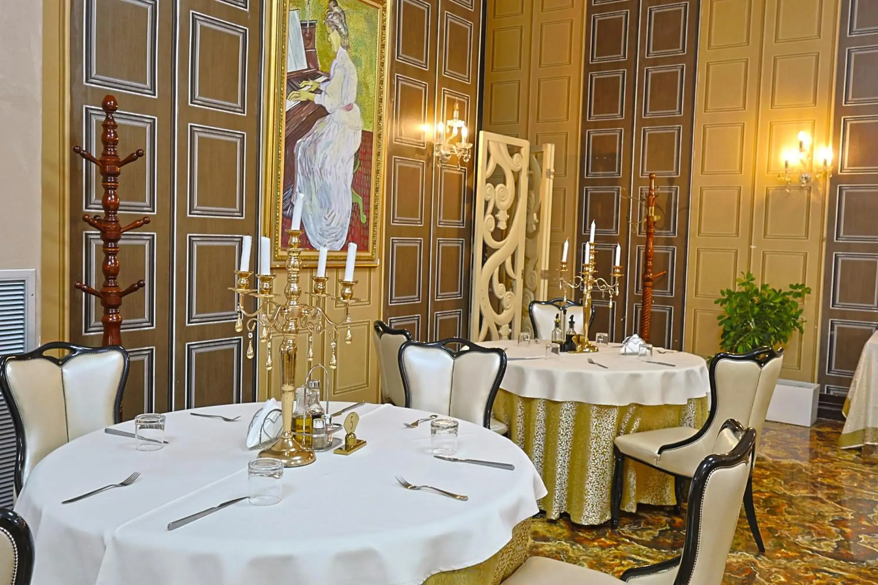 Restaurant/places to eat in Hotel Bleart Restaurant/places to eat in Hotel Bleart