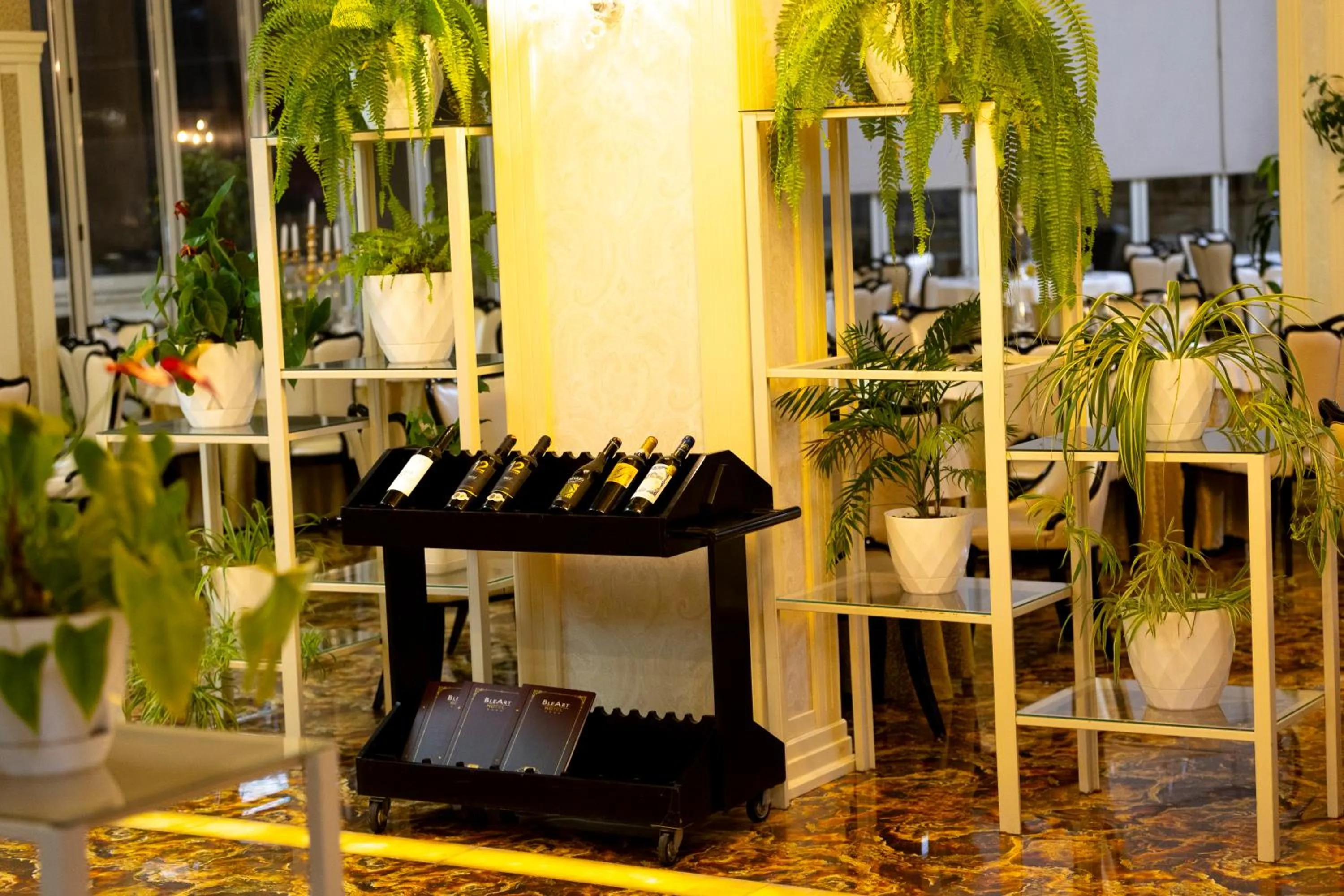 Restaurant/places to eat in Hotel Bleart