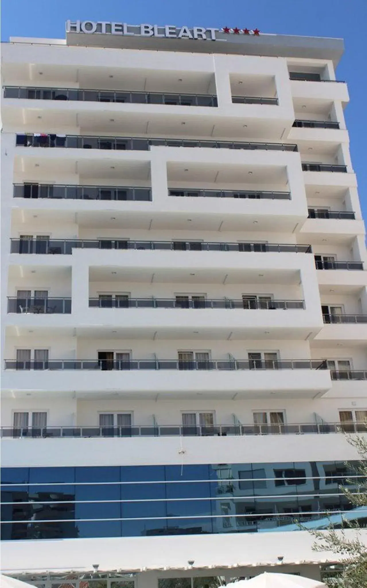 Facade/entrance in Hotel Bleart Facade/entrance in Hotel Bleart