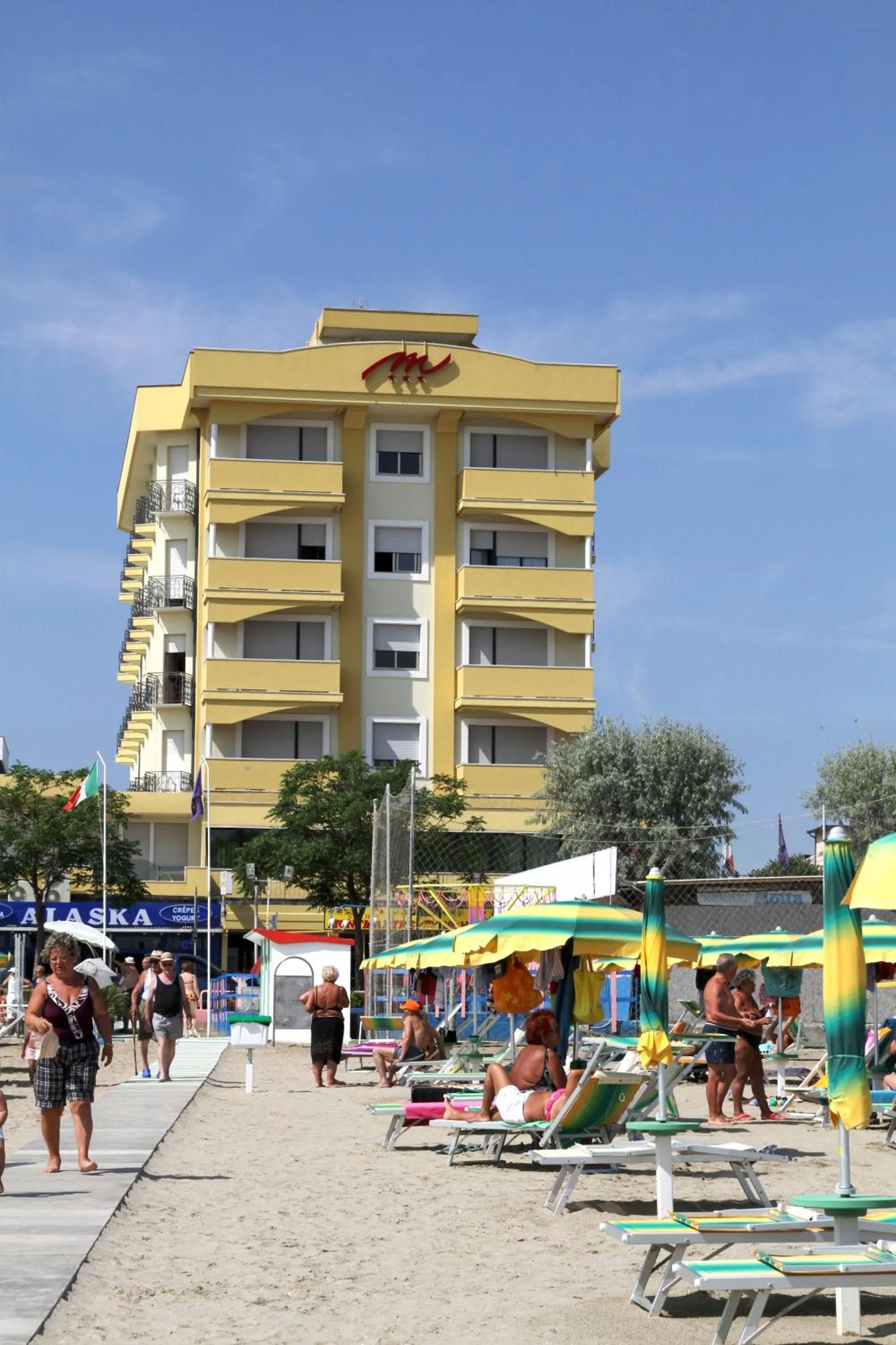Facade/entrance in Hotel Montmartre