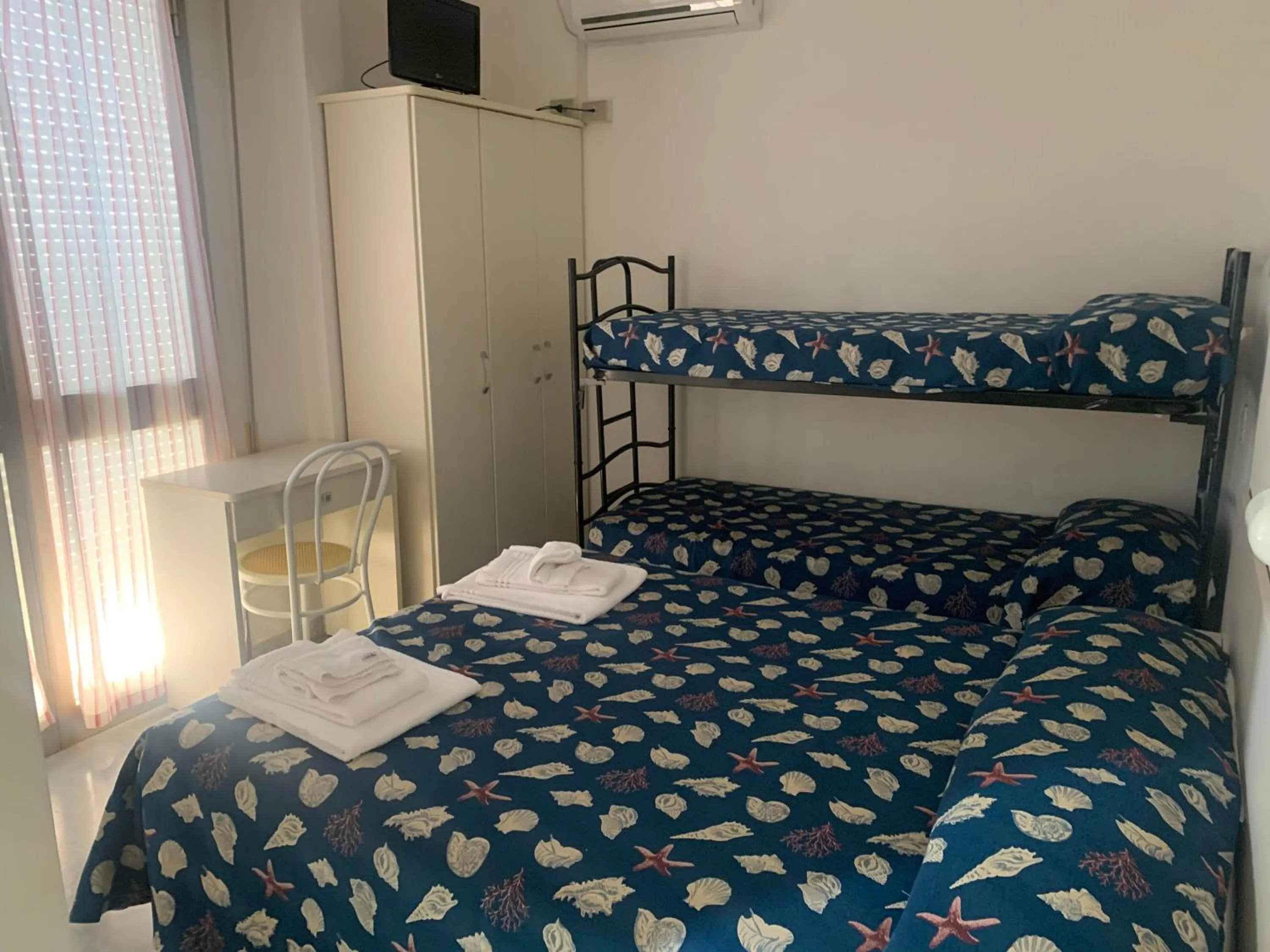 Bed in Hotel Montmartre