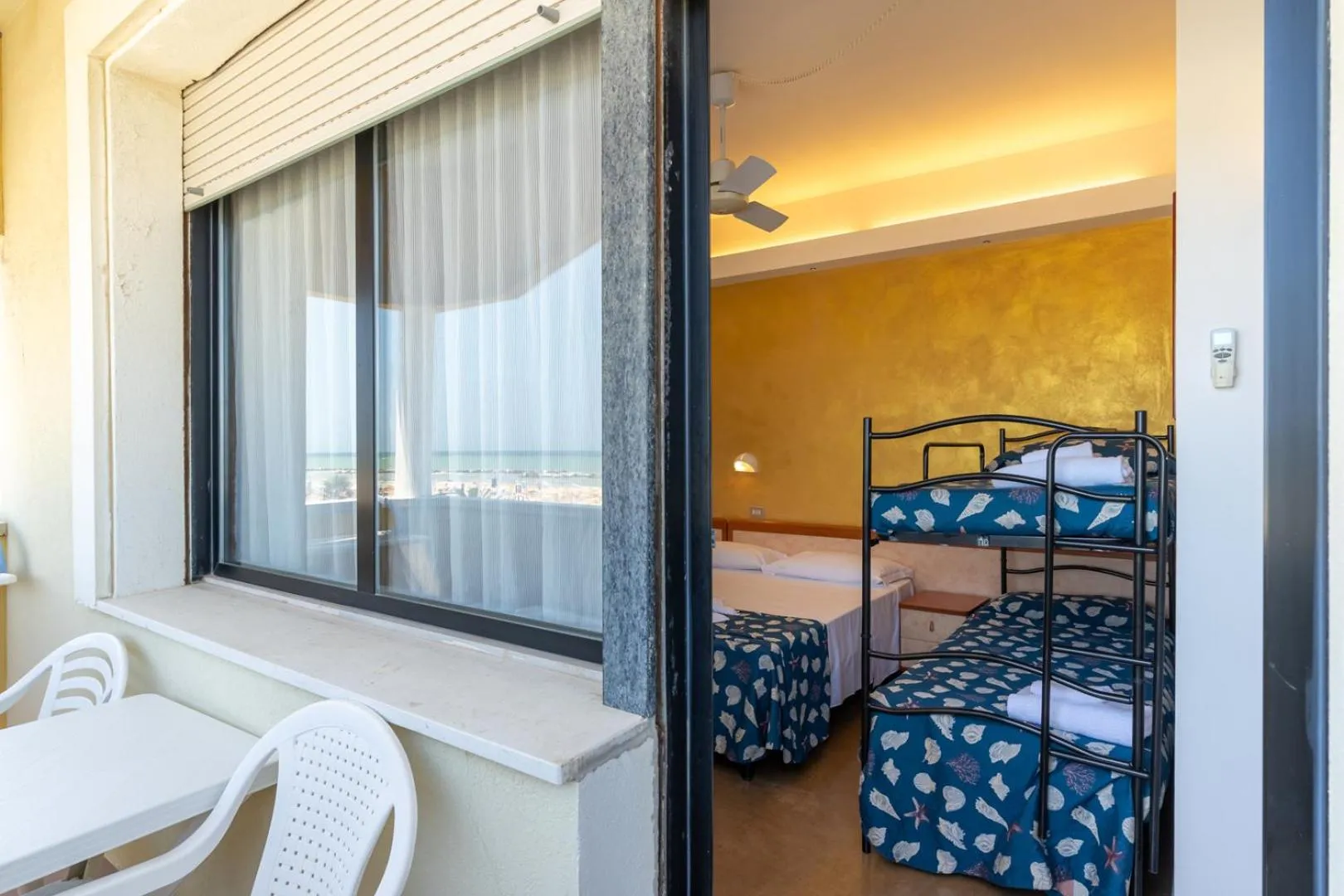 Bed in Hotel Montmartre