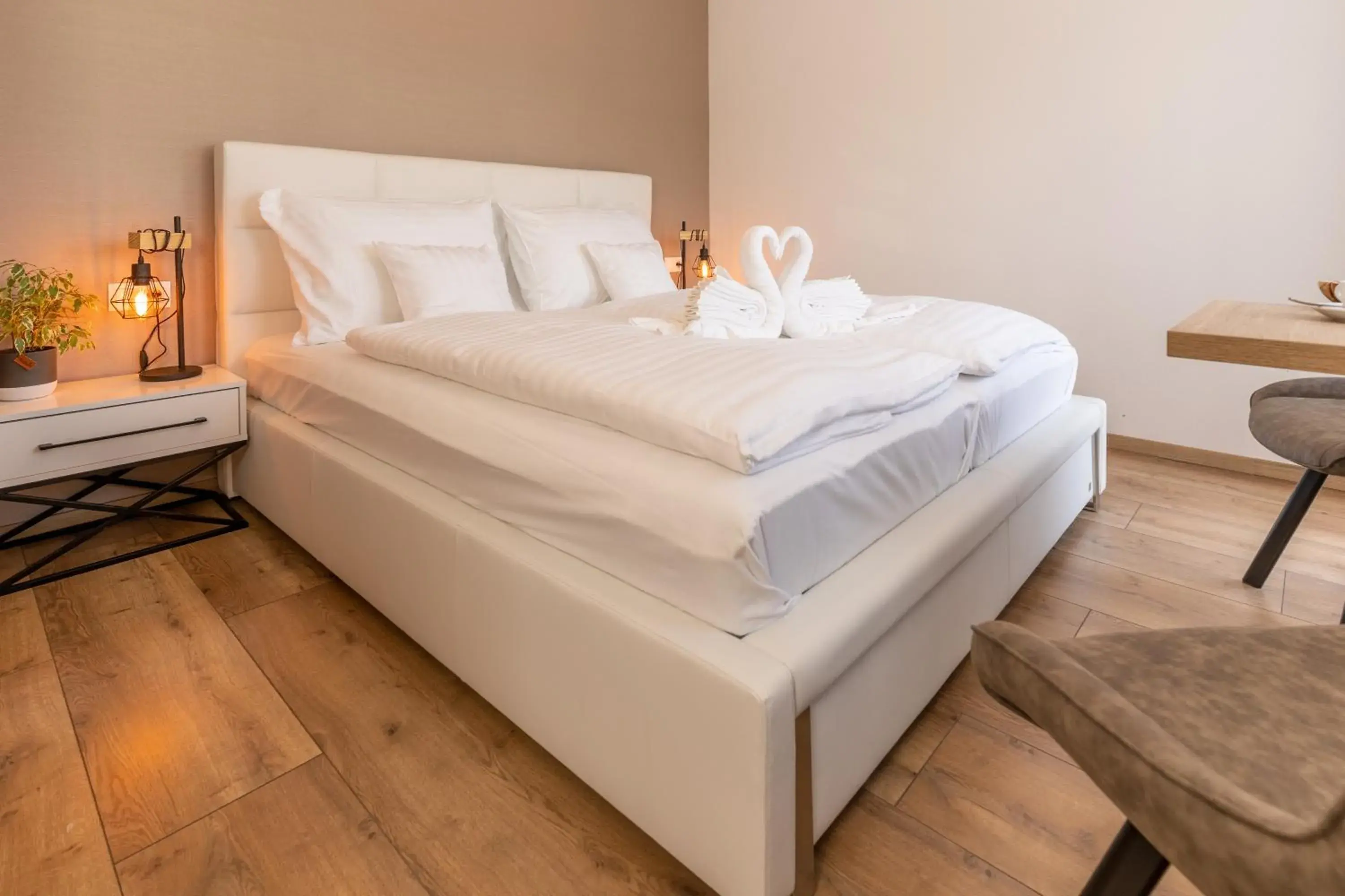 Deluxe Double Room with Balcony in Villa Gloria Rooms & Apartments Deluxe Double Room with Balcony in Villa Gloria Rooms & Apartments