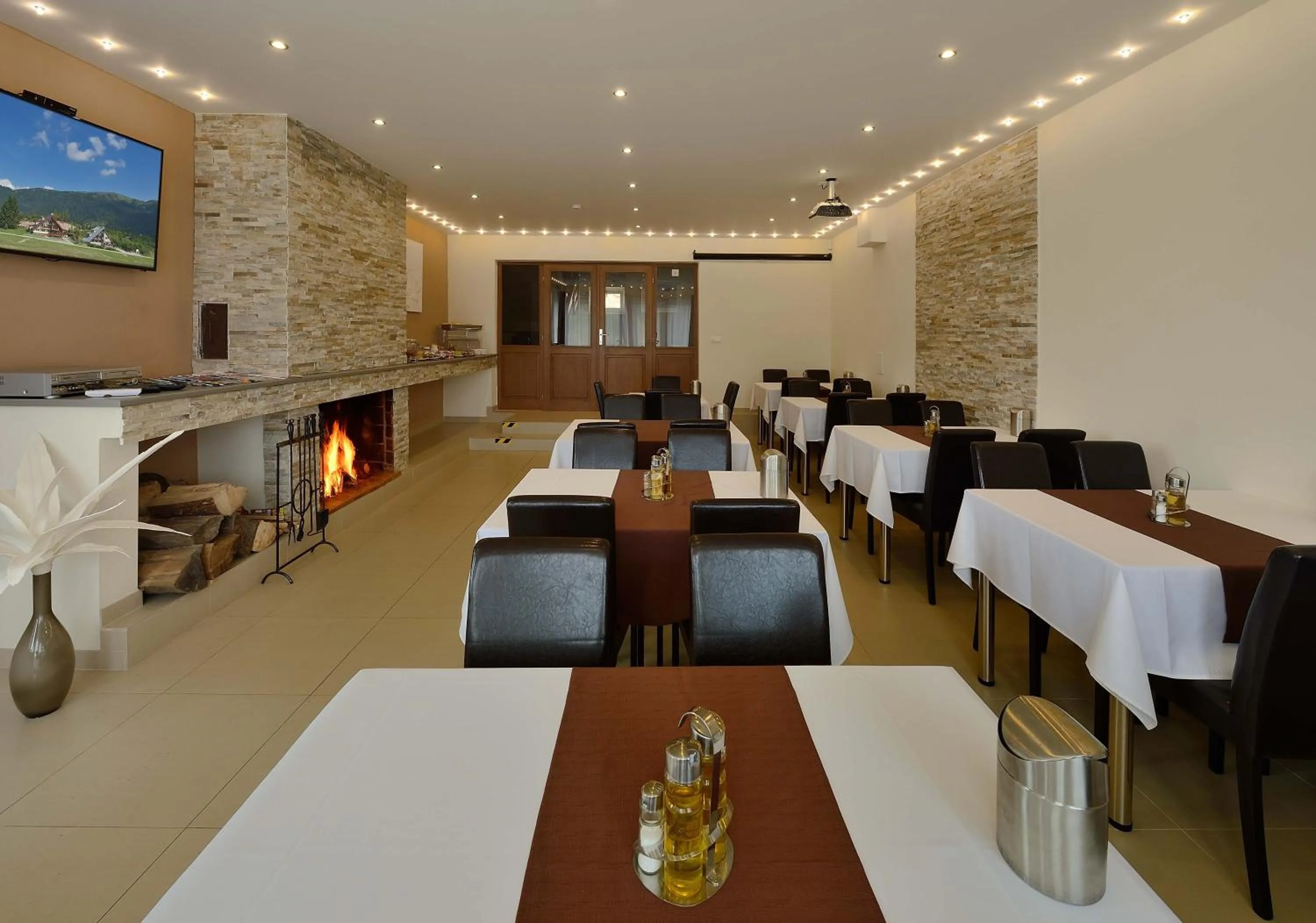 Restaurant/places to eat in Villa Gloria Rooms & Apartments