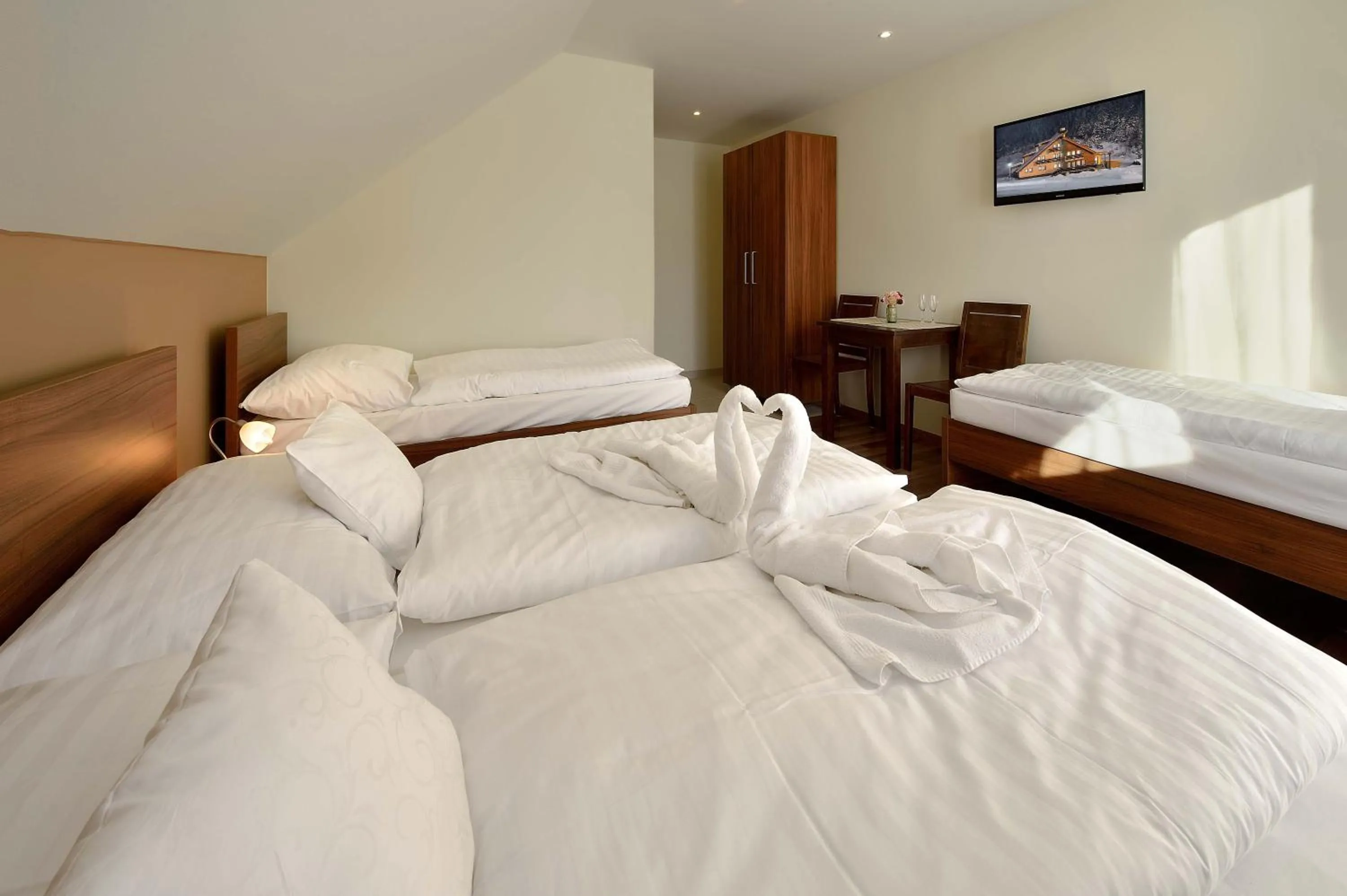 Bed in Villa Gloria Rooms & Apartments